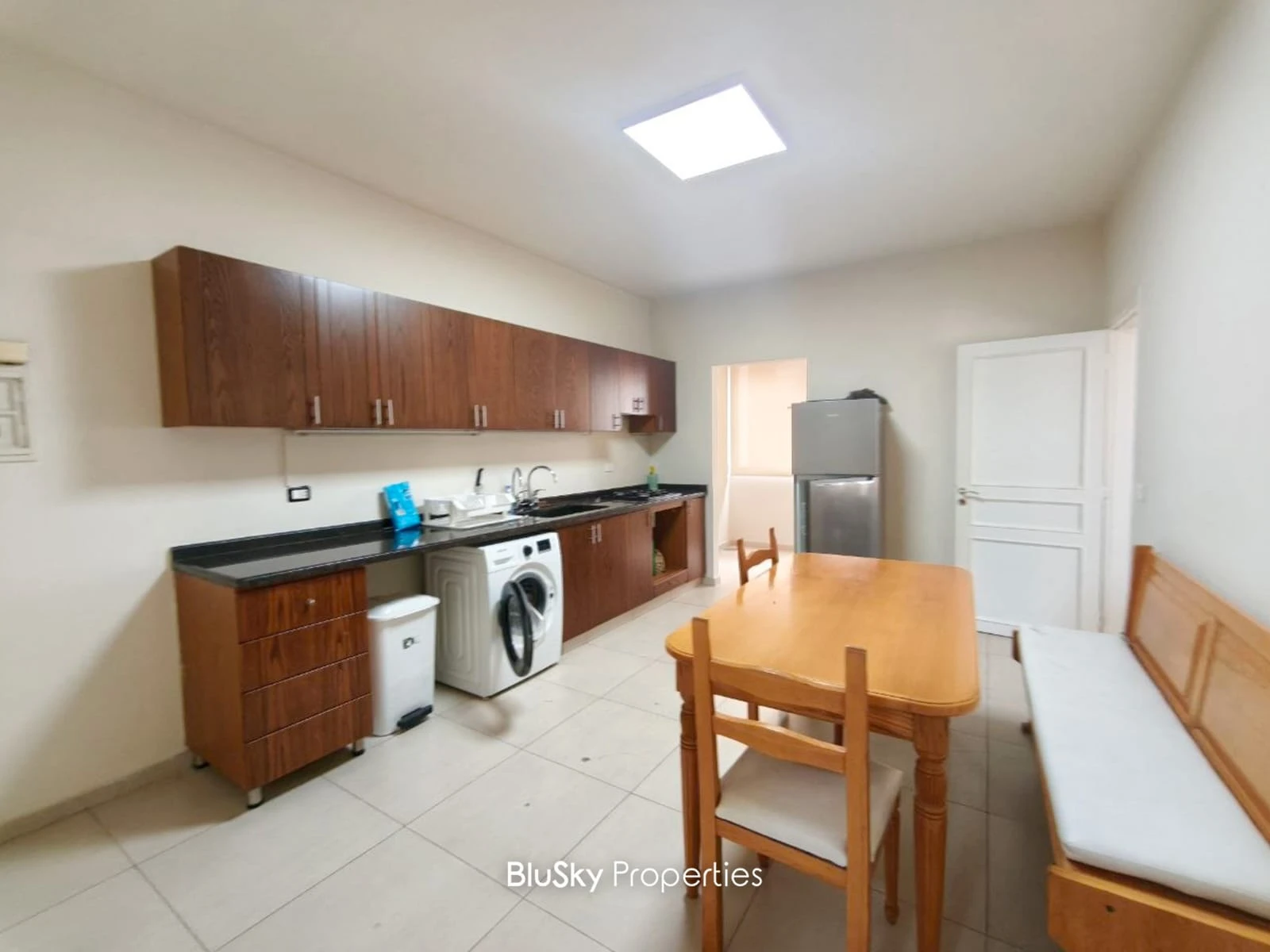 Apartment 240m² with Sea View for Rent in Kfarhbab — photo 4