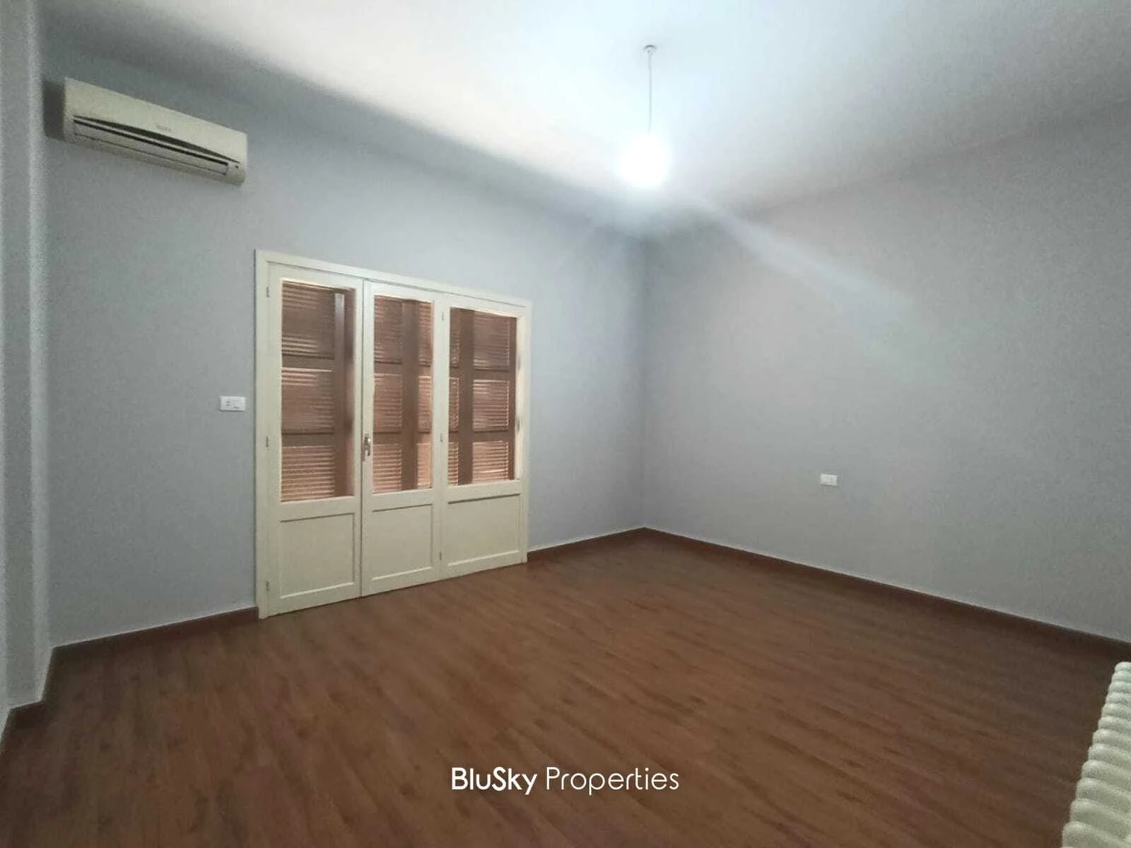 Apartment 240m² Sea View for Rent in Kfarhbab — photo 2