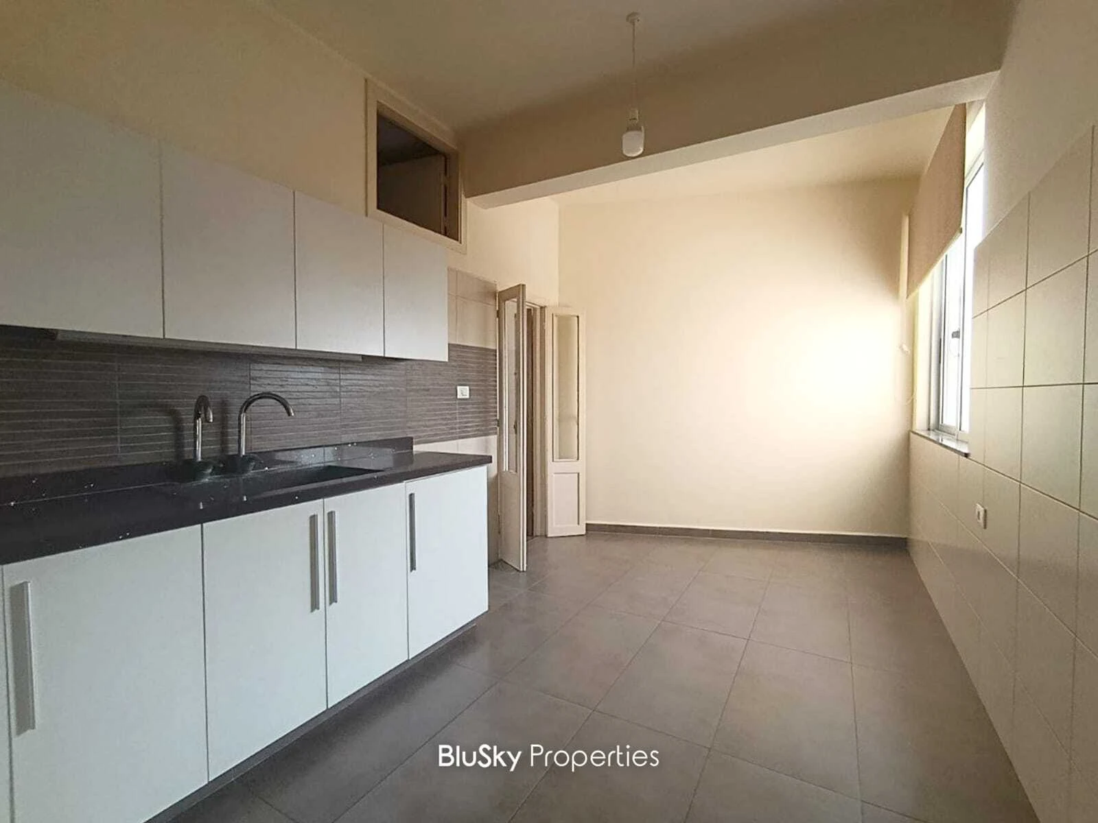 Apartment 240m² Sea View for Rent in Kfarhbab — photo 4