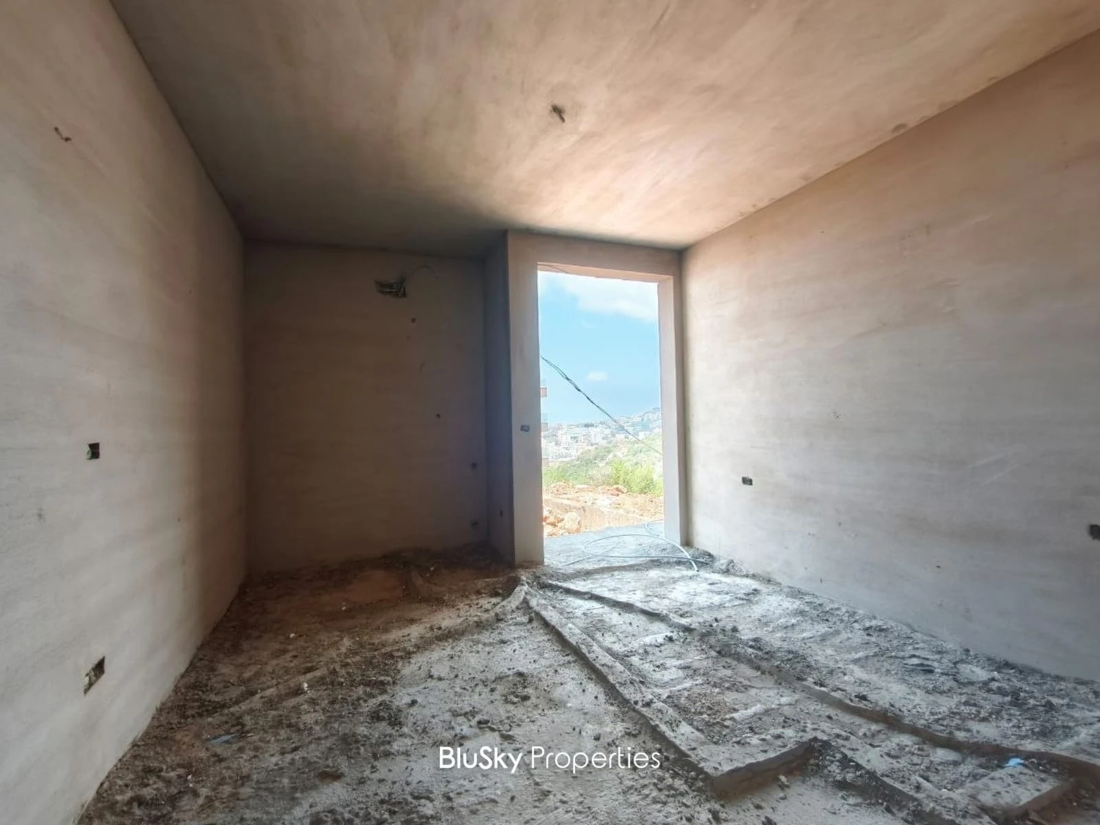 Apartment 240m² with Terrace for Sale in Kfarhbab — photo 2