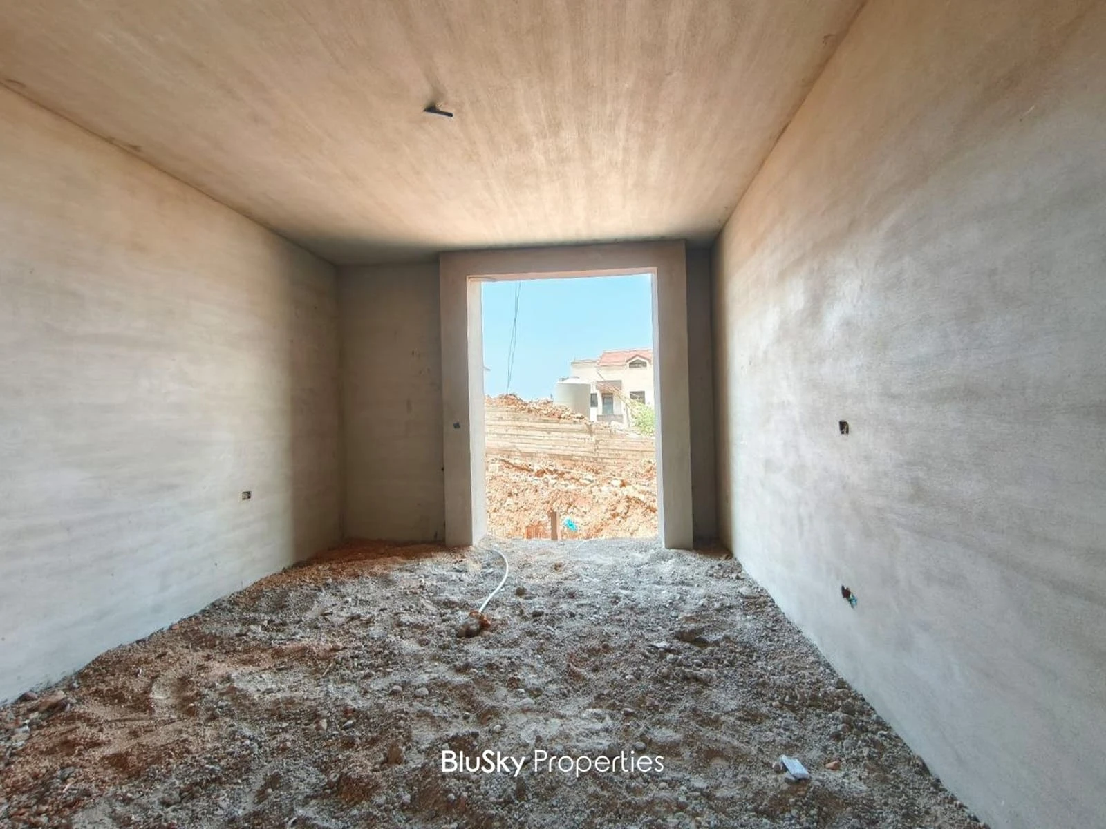 Apartment 240m² with Terrace for Sale in Kfarhbab — photo 3