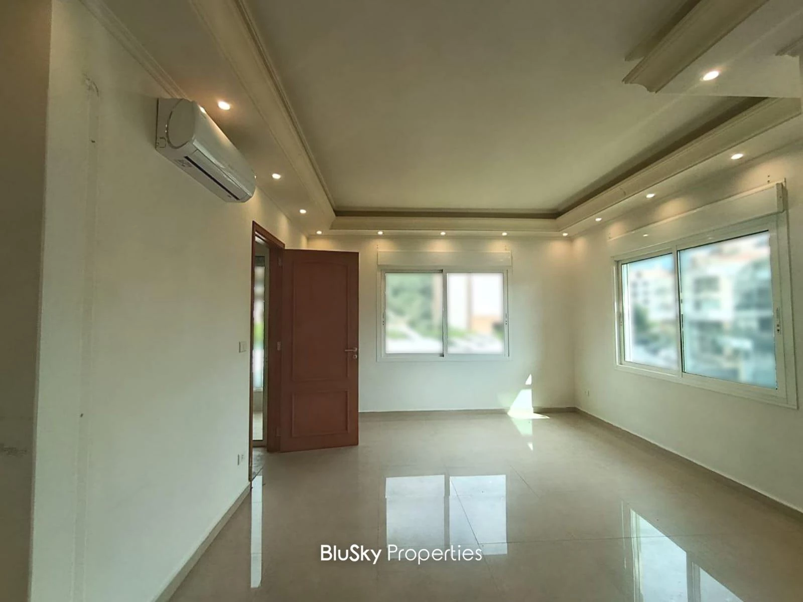 Apartment 240m² 3 Beds for Sale or Rent in Kfarhbab — الصورة 2