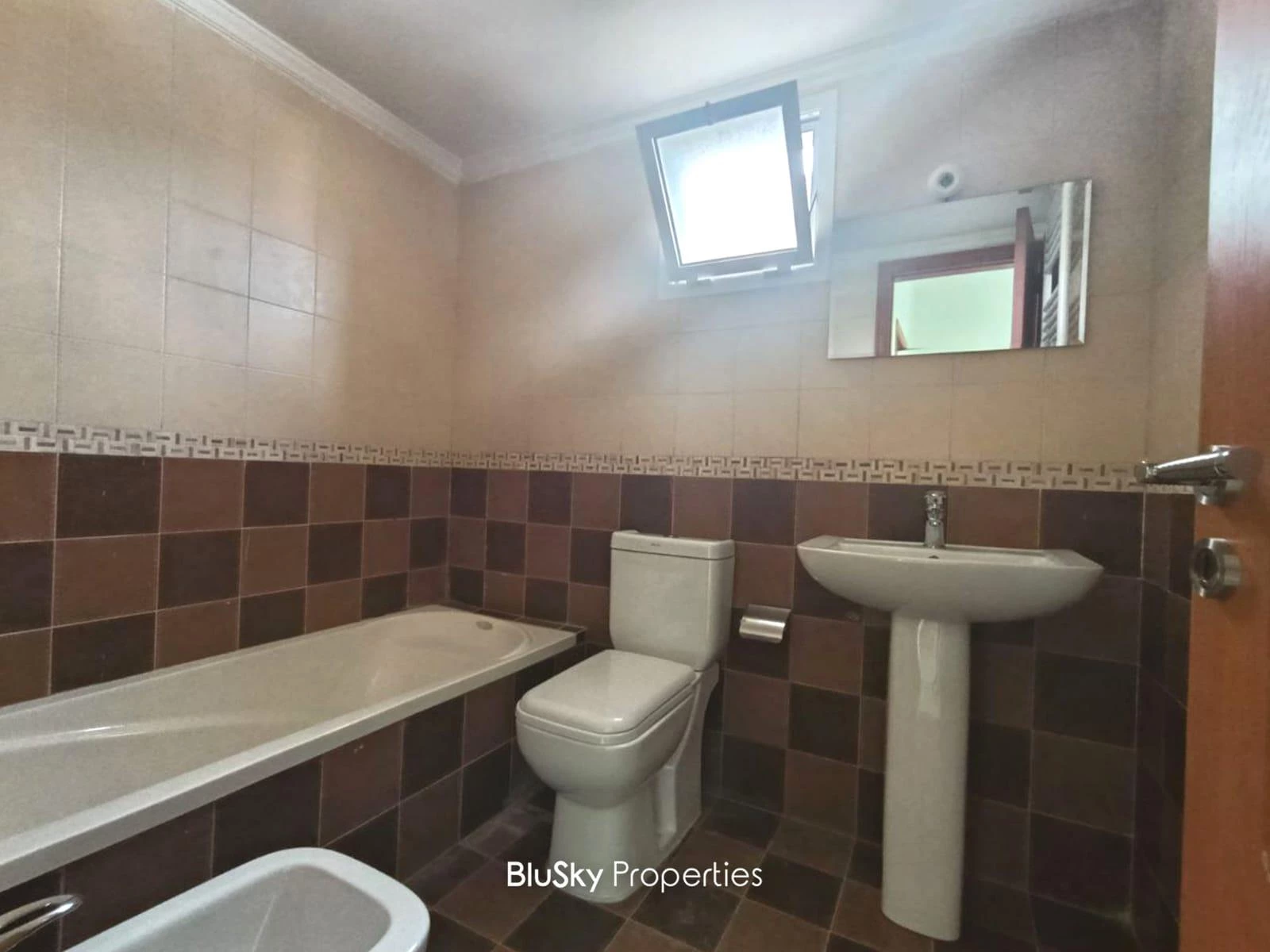 Apartment 240m² 3 Beds for Sale or Rent in Kfarhbab — الصورة 5