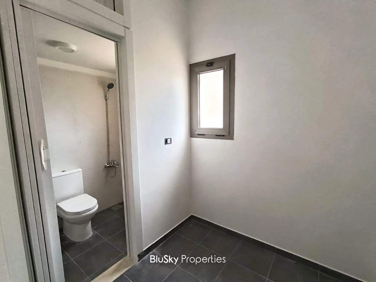 Apartment 250m² Sea View for Rent in Kfarhbab — photo 3