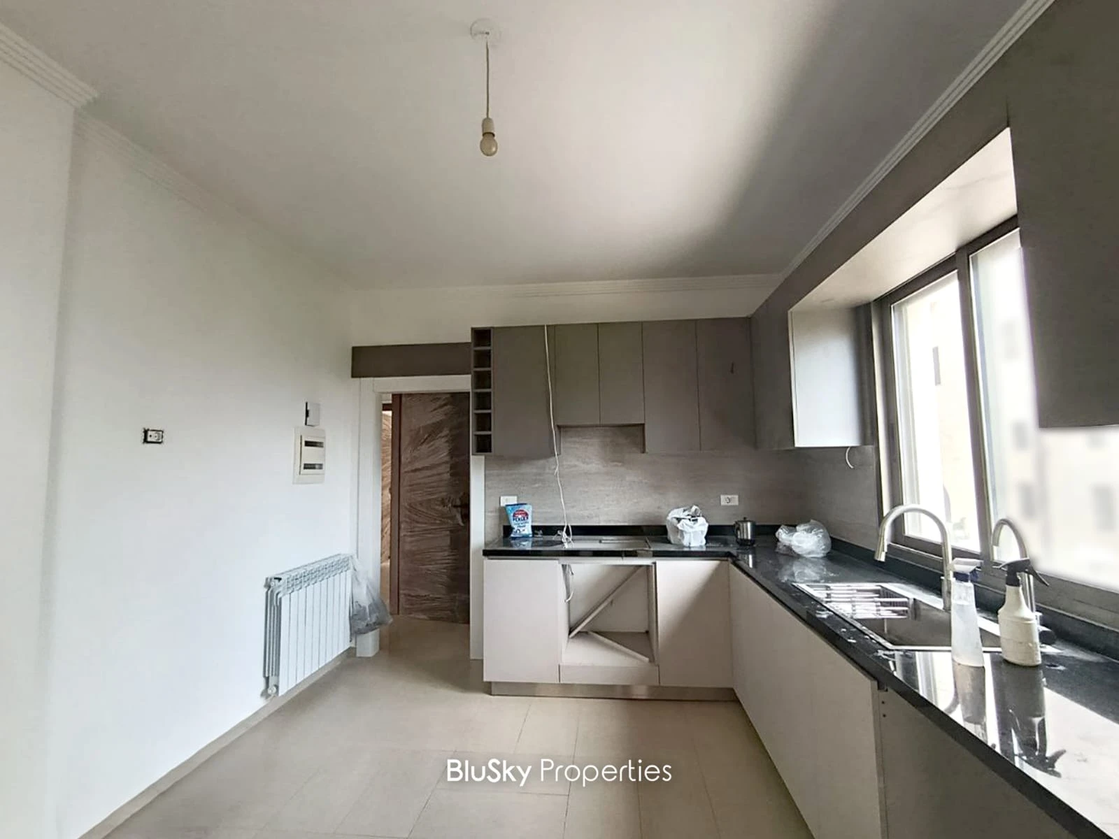 Apartment 250m² with Sea View for Sale in Kfarhbab — الصورة 3