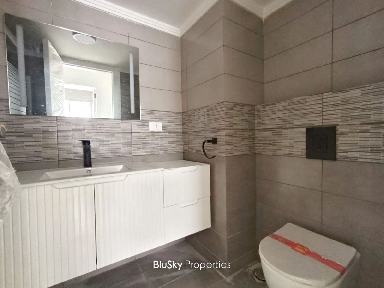 Apartment 250m² with Sea View for Sale in Kfarhbab — الصورة 5