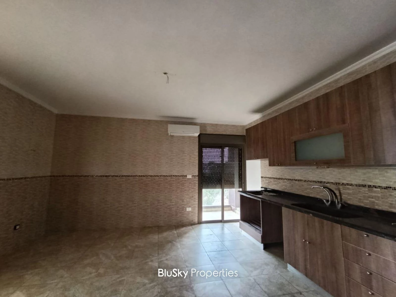 Apartment 250m² Sea View for Sale in Kfarhbab — photo 2