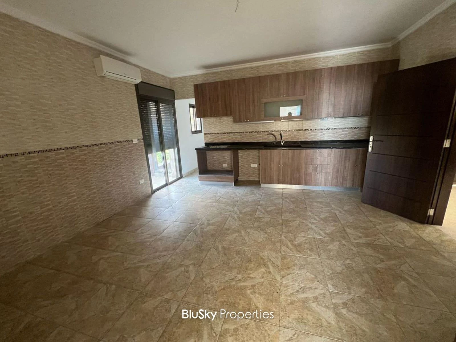 Apartment 250m² Sea View for Sale in Kfarhbab — photo 3