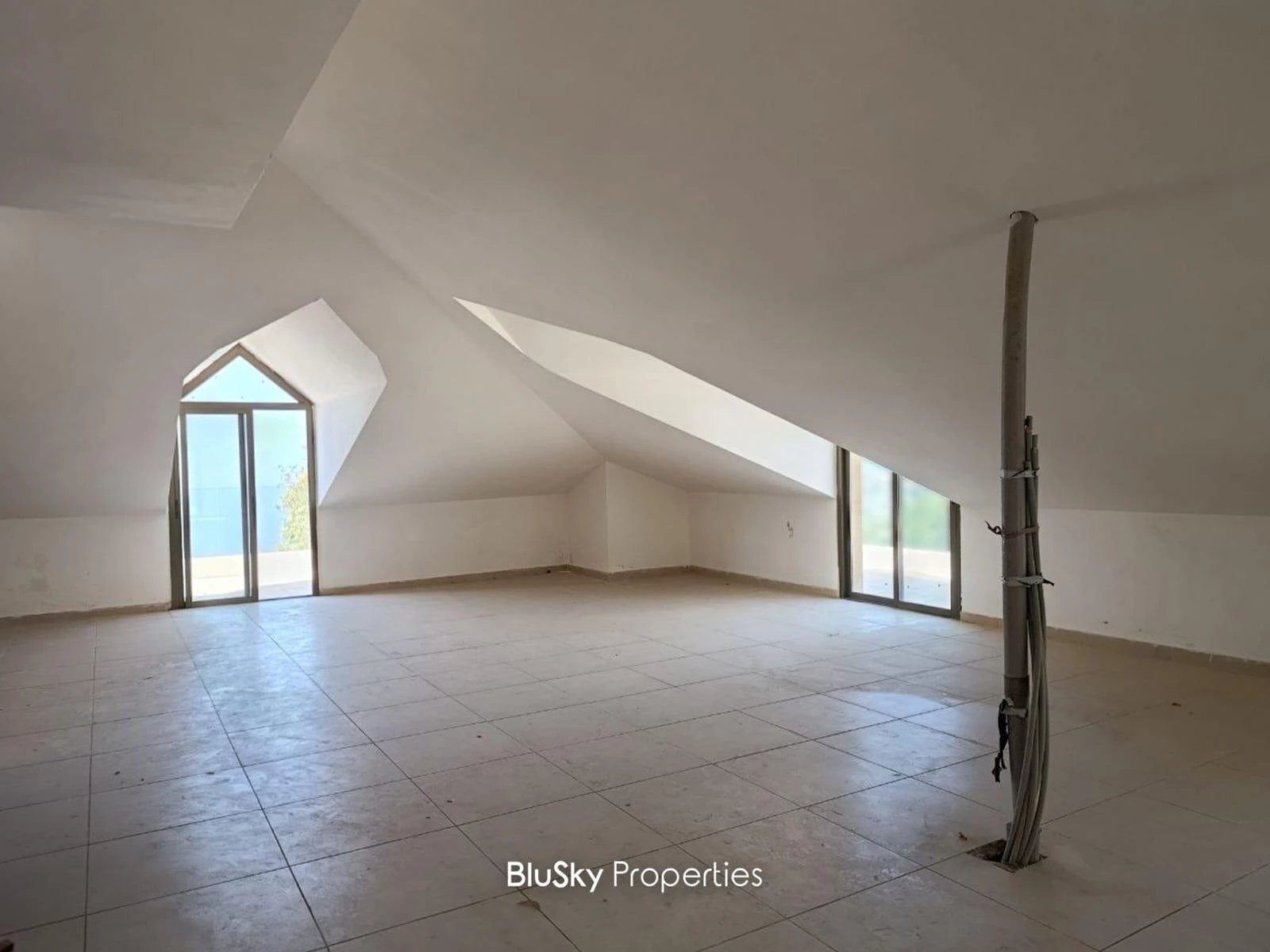 Duplex 345m² Terrace for Sale in Kfarhbab — photo 4