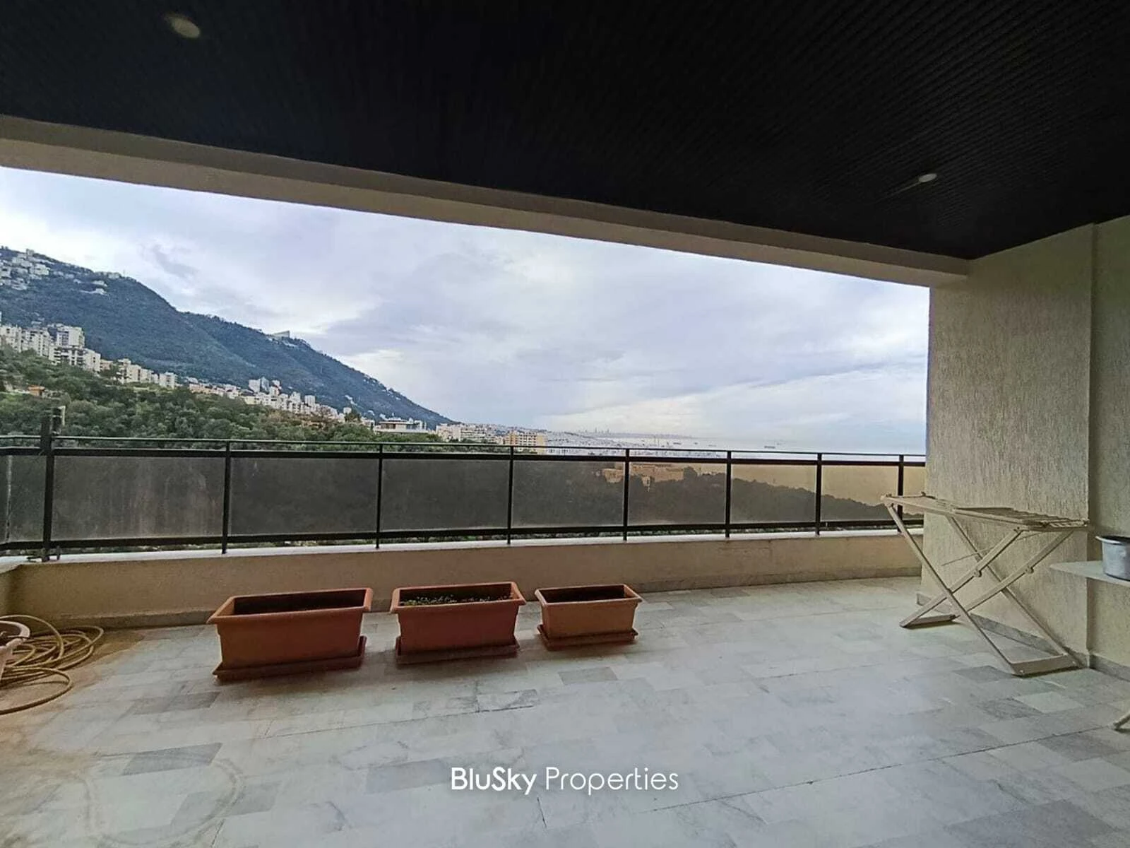 Apartment 350m² with Terrace for Sale in Kfarhbab — photo 2