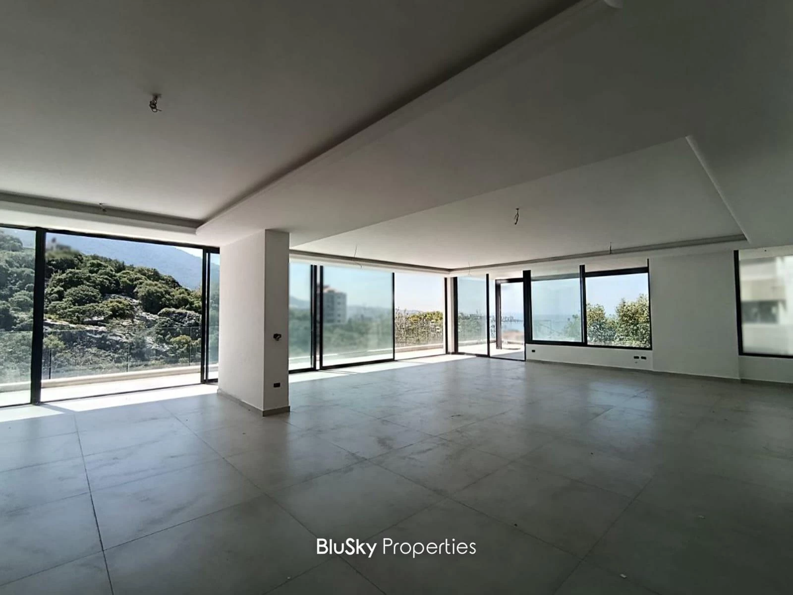 Apartment 400m² Garden for Sale in Kfarhbab