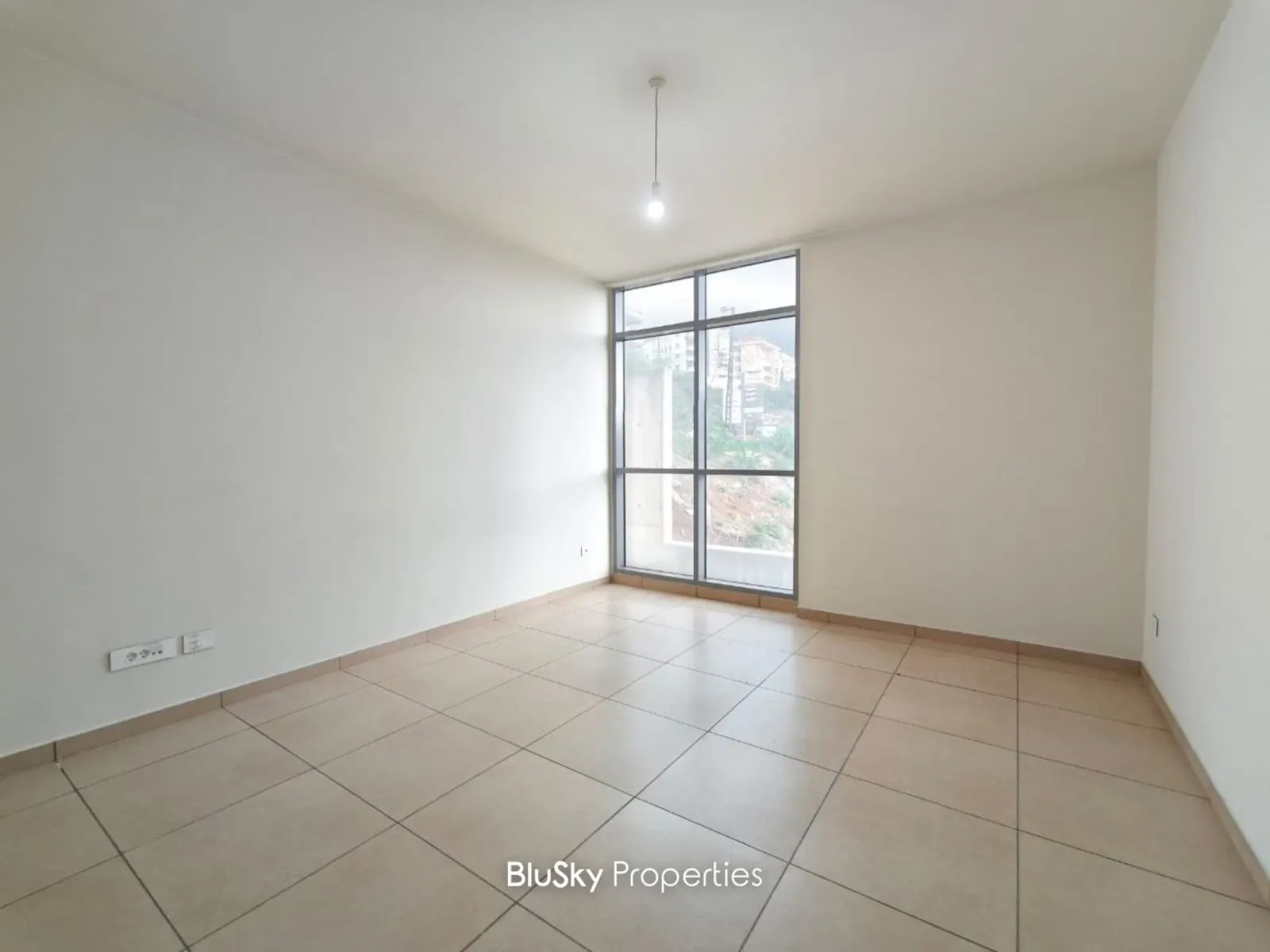 Office 68m² for Rent in Kfarhbab