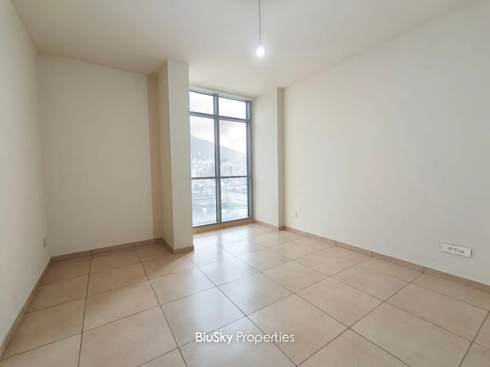 Office 68m² for Rent in Kfarhbab — الصورة 2