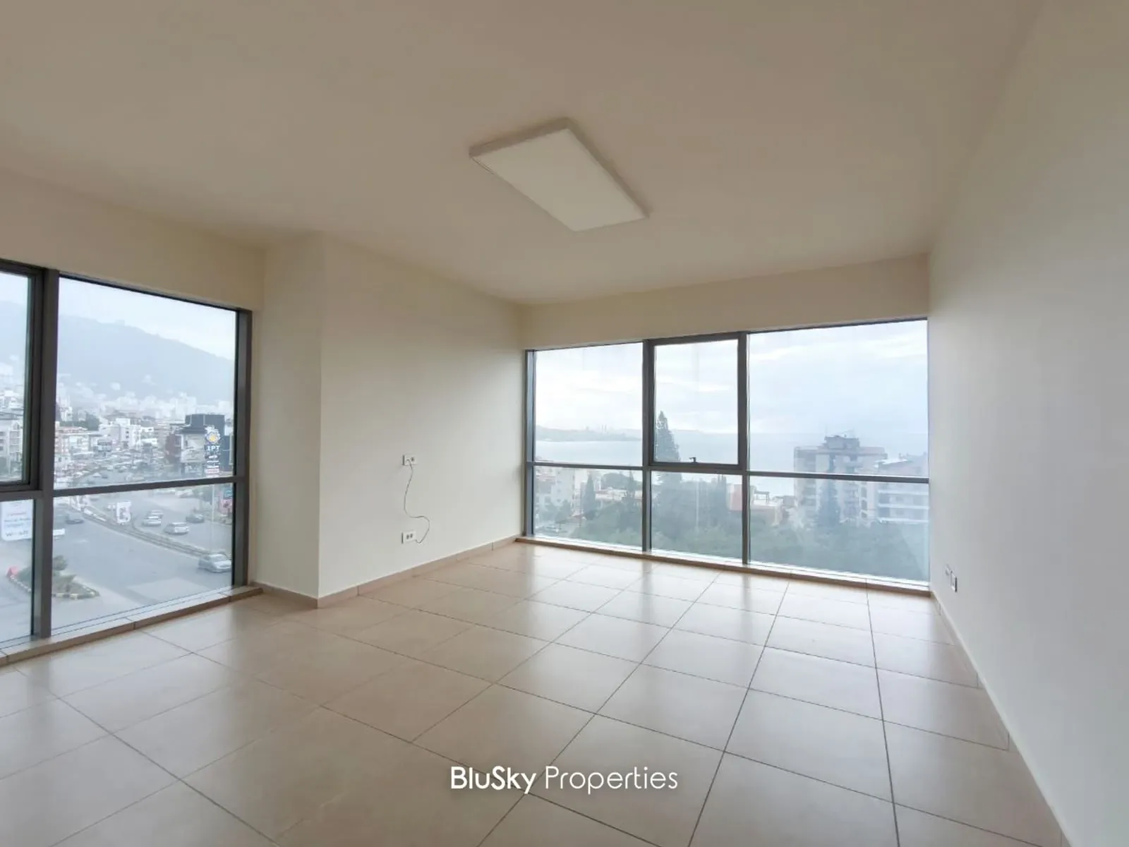 Office 90m² for Rent in Kfarhbab — الصورة 3