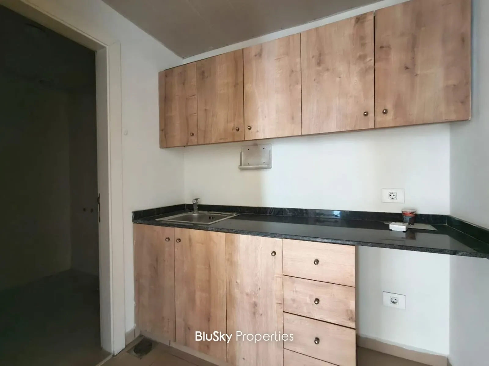 Office 90m² for Rent in Kfarhbab — الصورة 5