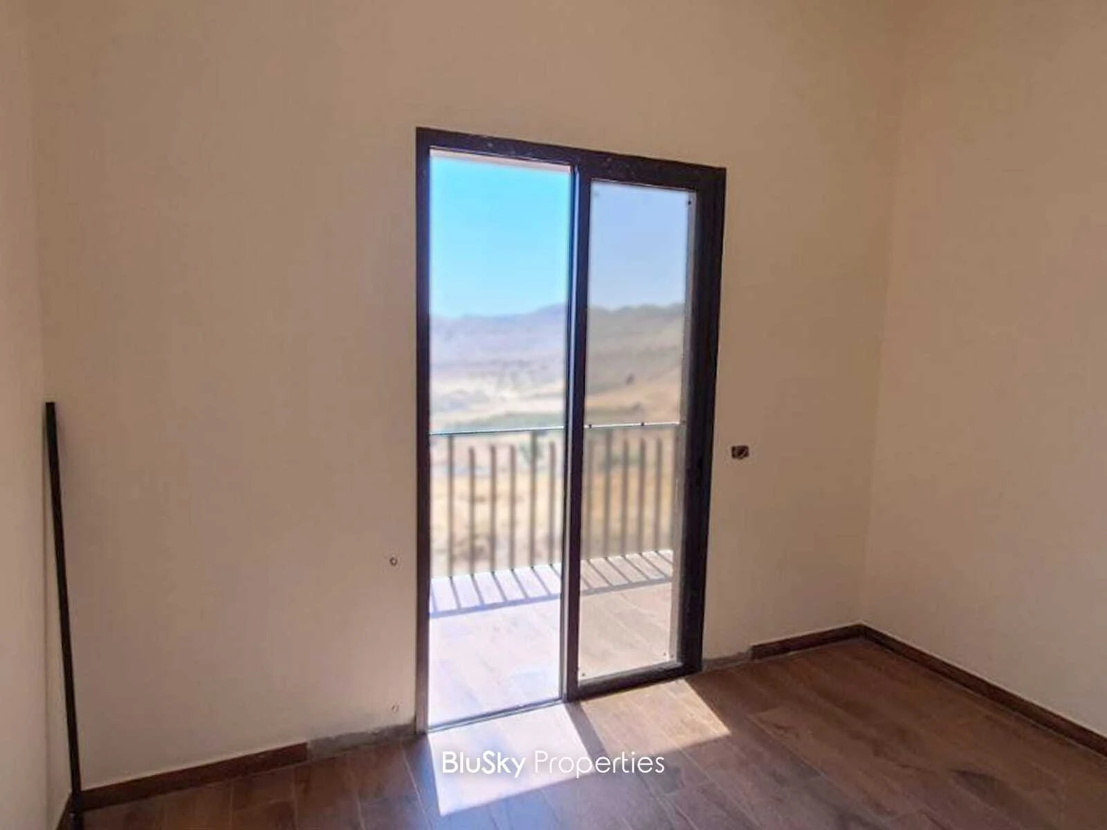 Villa 200m² Garden for Sale in Laklouk — الصورة 4