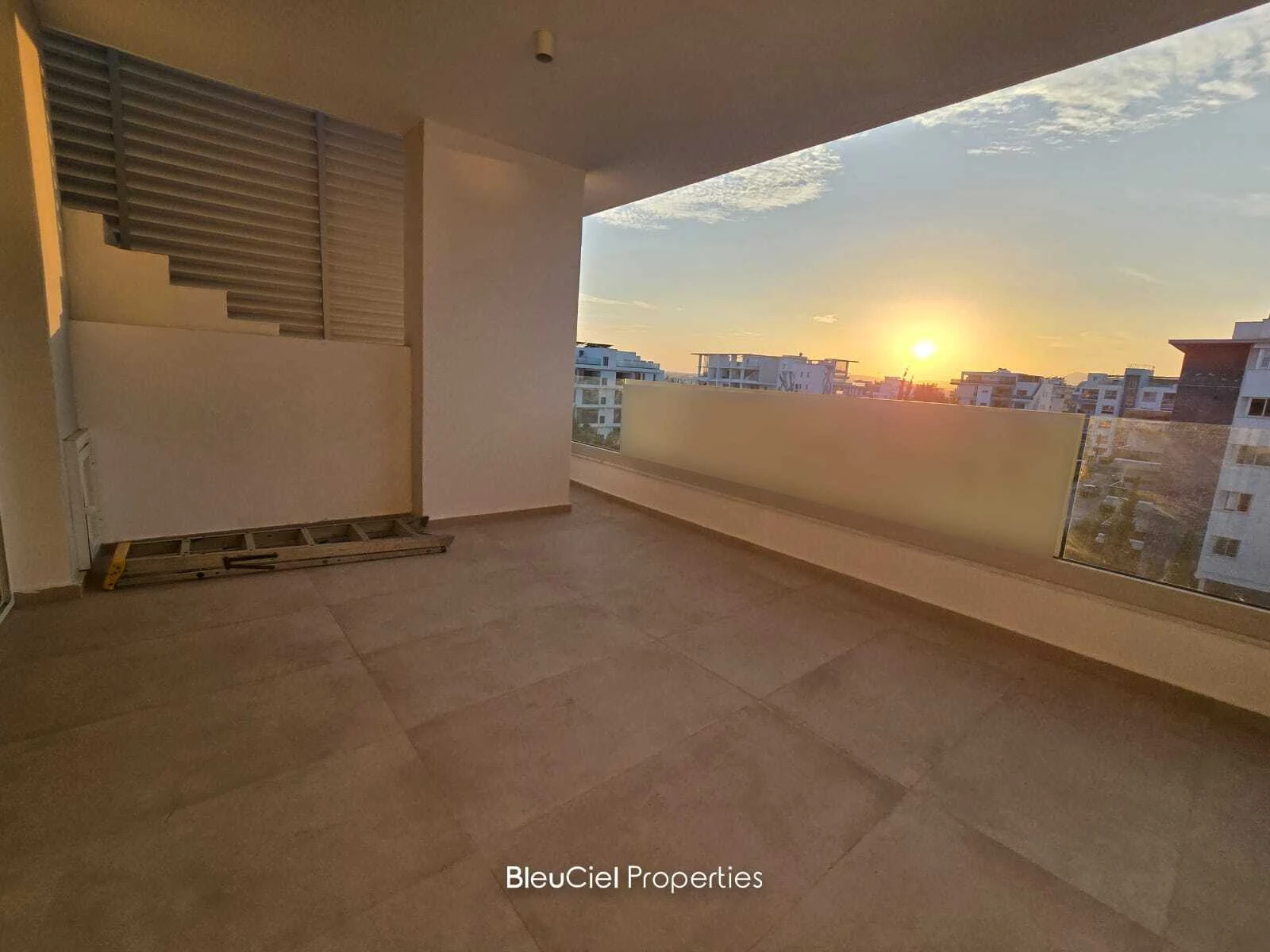 Apartment 100m² Terrace for Sale in Larnaca — الصورة 2