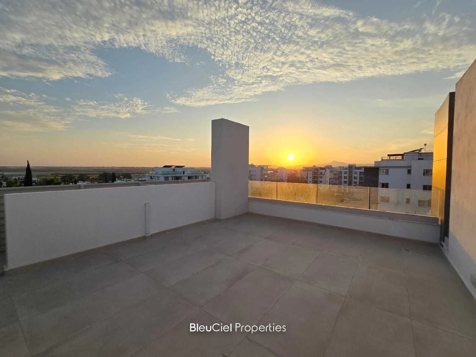 Apartment 100m² Terrace for Sale in Larnaca — الصورة 3