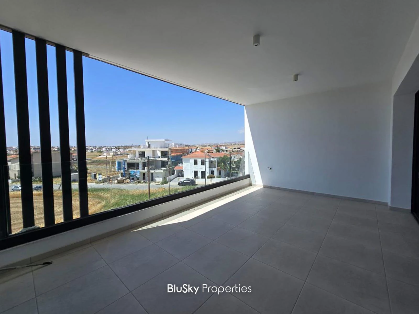Apartment 112m² Balcony for Rent in Larnaca — الصورة 2