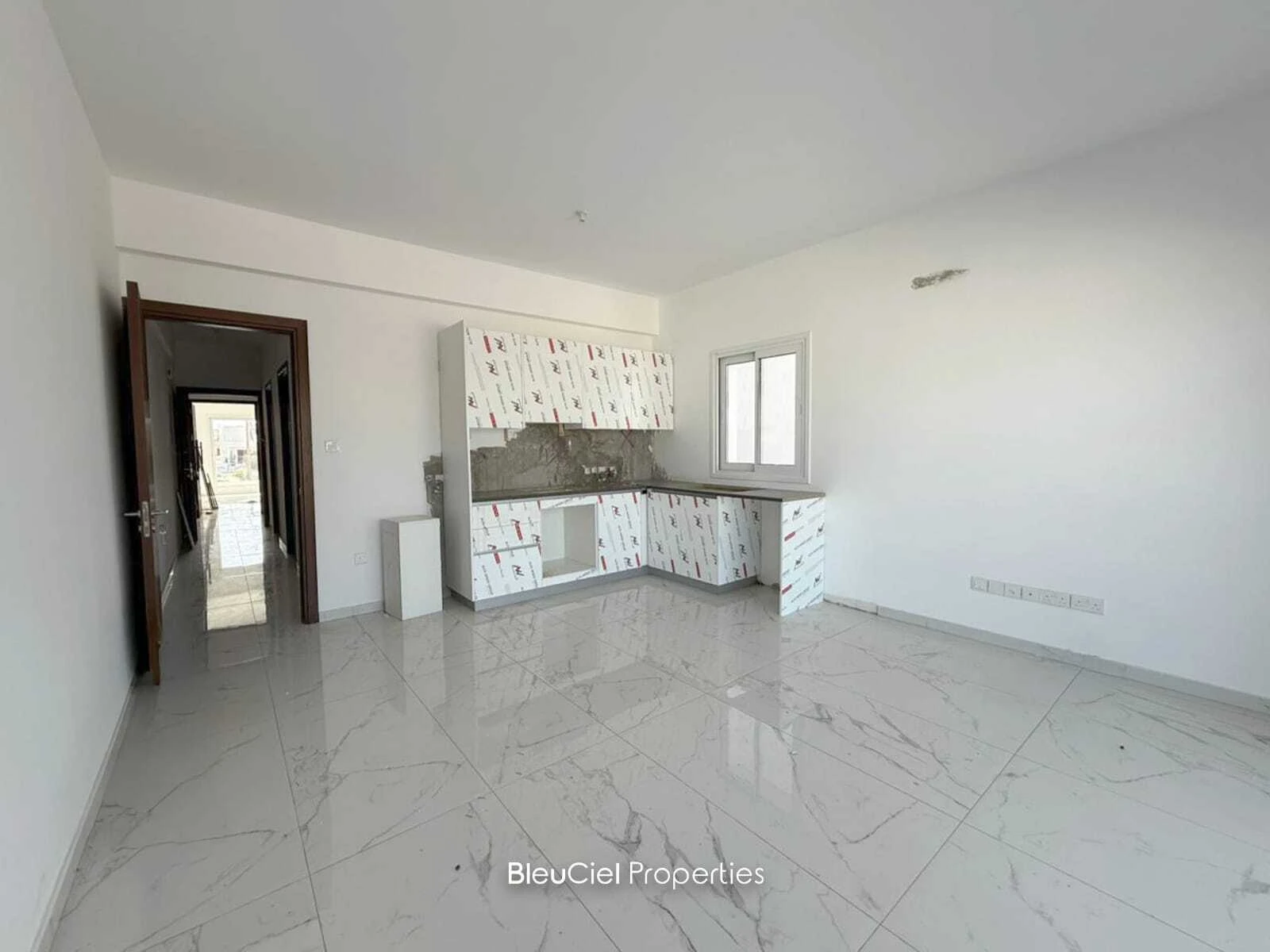 Apartment 50m² Terrace for Sale in Larnaca — photo 3