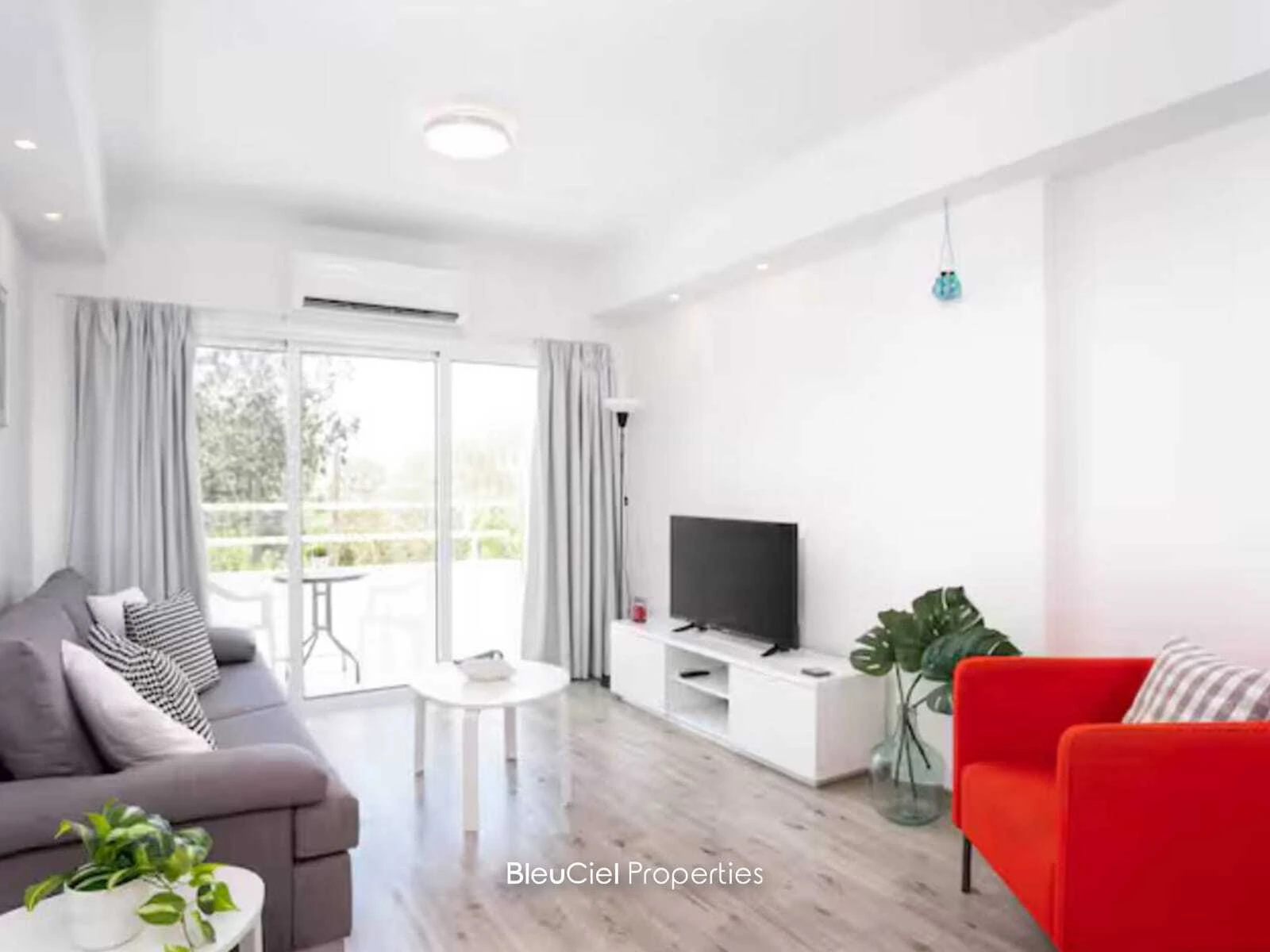 Apartment 70m² Veranda for Sale in Larnaca