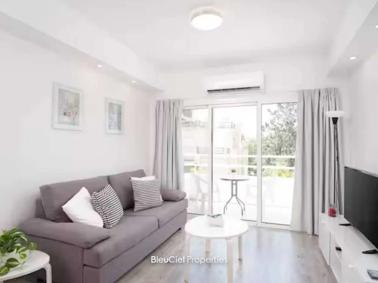 Apartment 70m² Veranda for Sale in Larnaca — photo 2