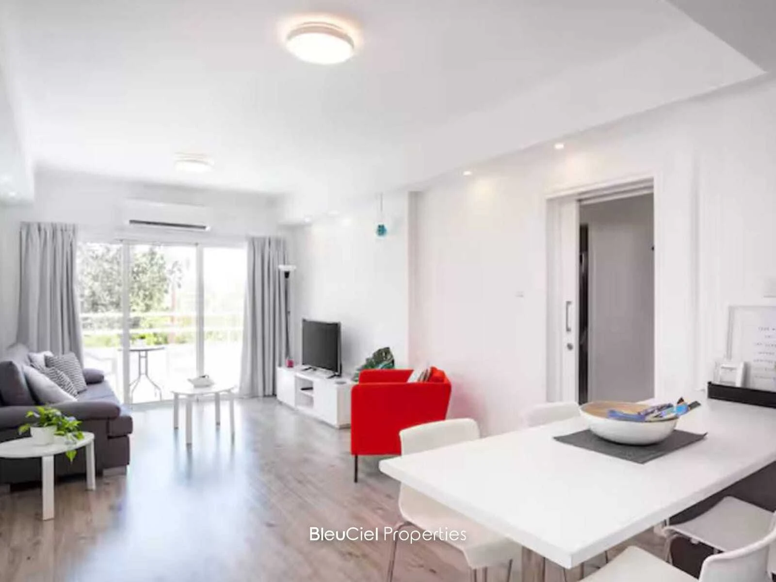 Apartment 70m² Veranda for Sale in Larnaca — photo 3