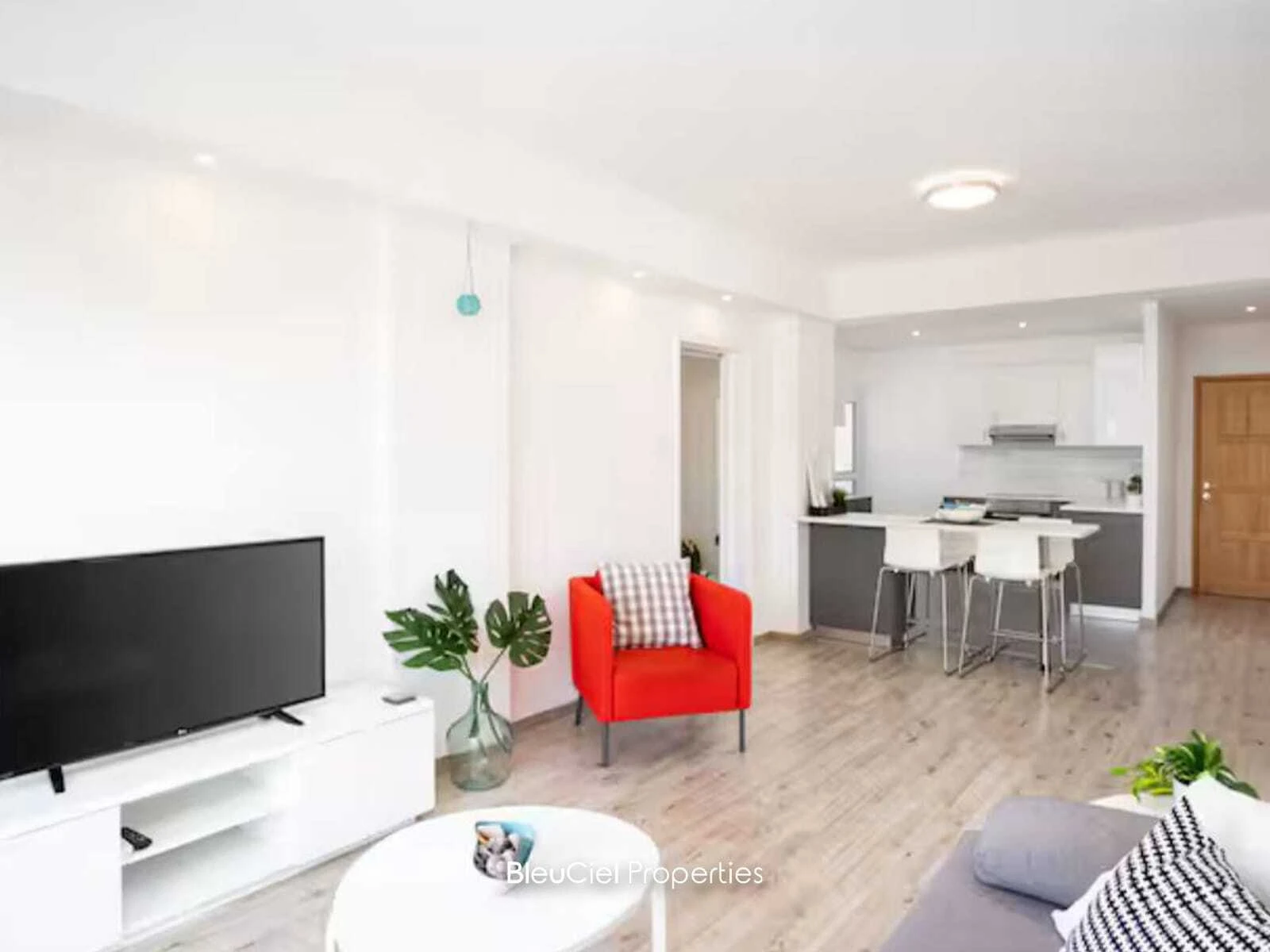 Apartment 70m² Veranda for Sale in Larnaca — photo 4