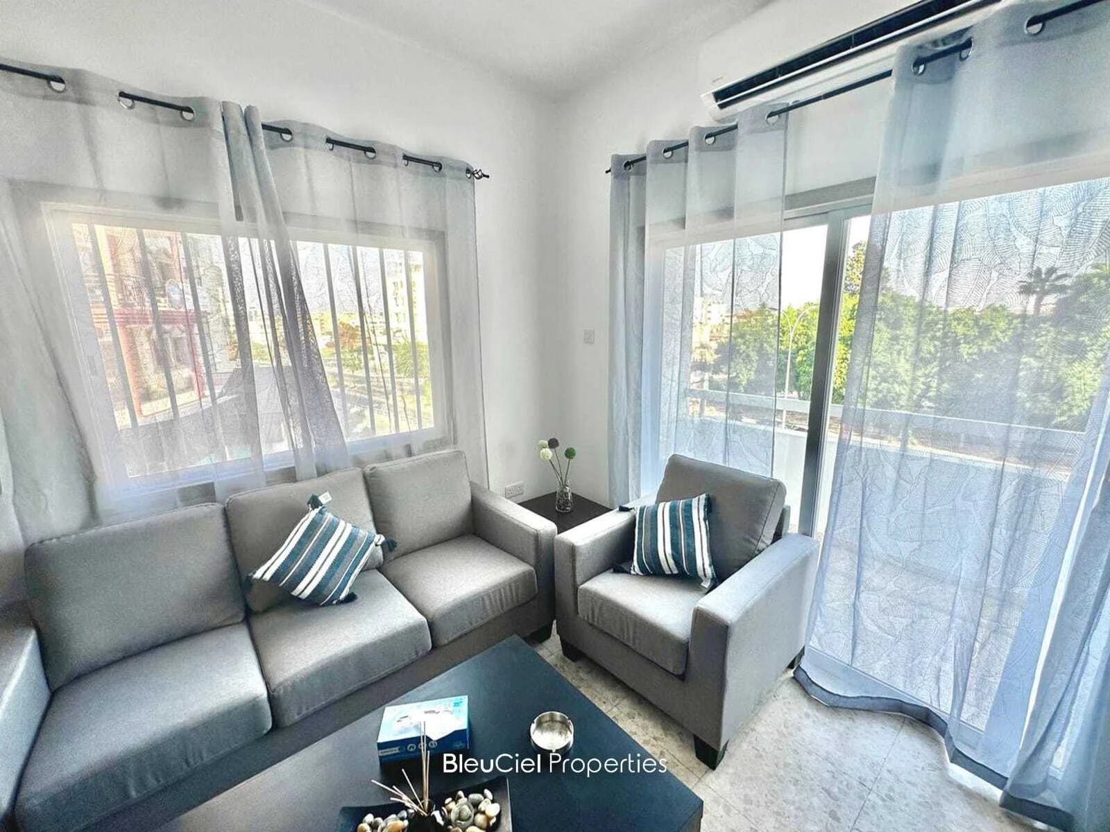Apartment 93m² Veranda for Sale in Larnaca