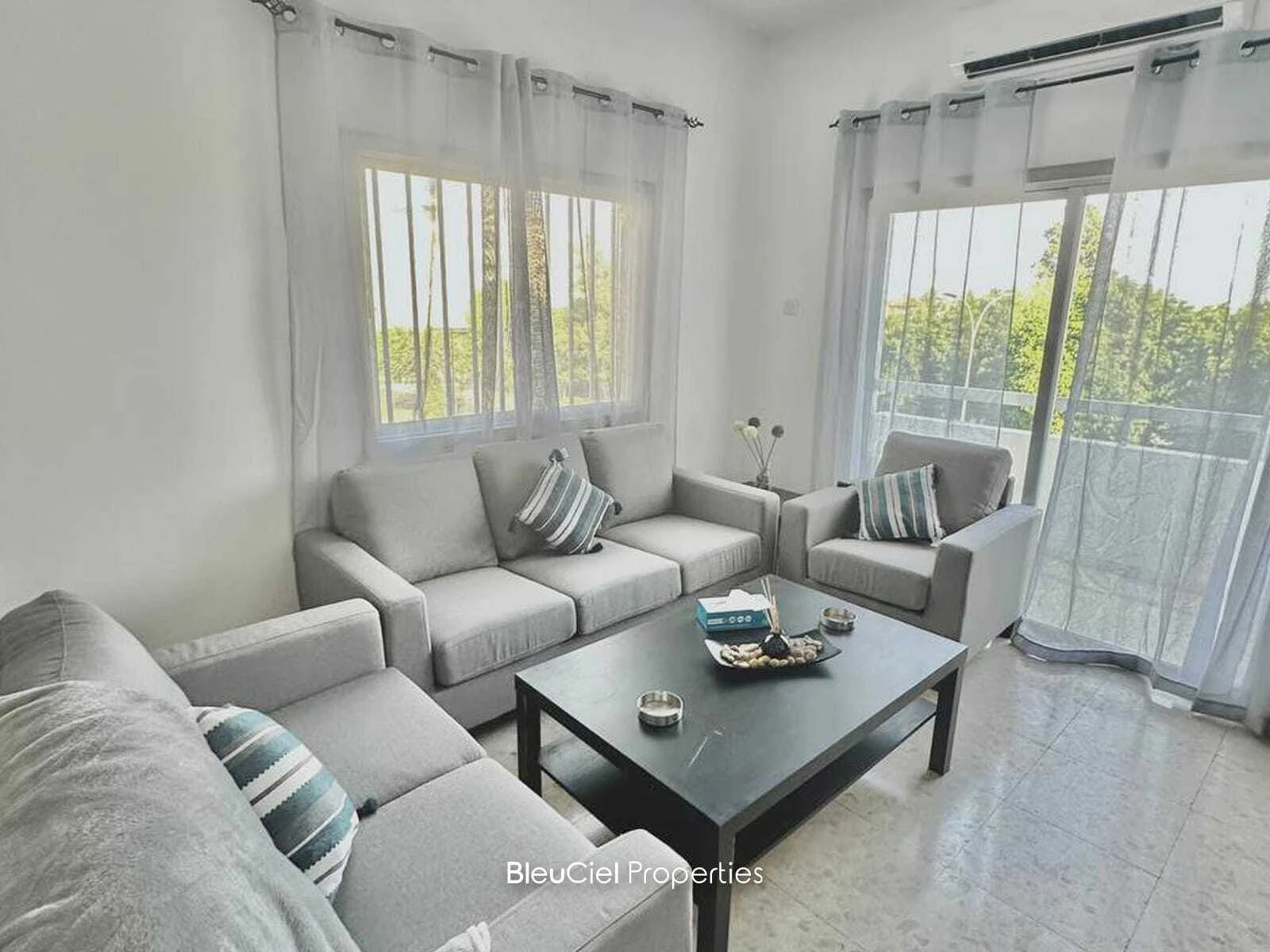 Apartment 93m² Veranda for Sale in Larnaca — photo 2