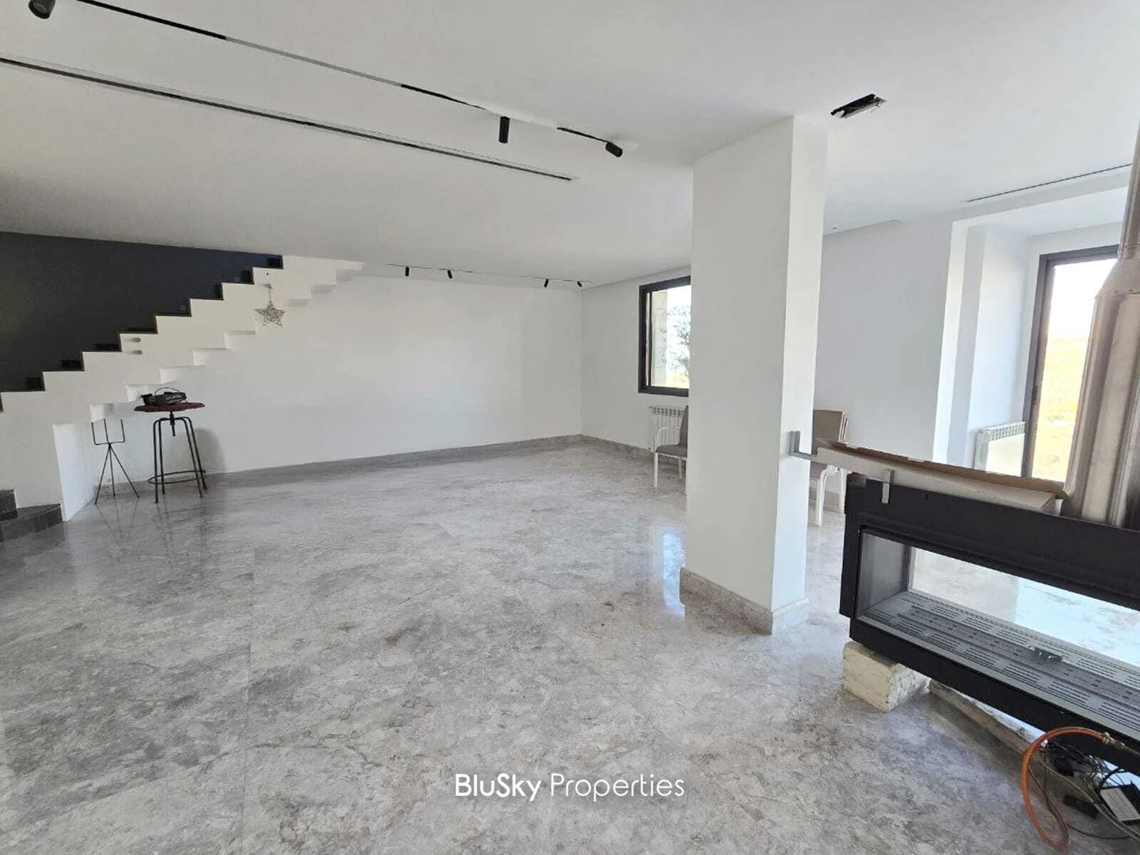 Duplex 350m² Terrace for Rent in Louaizeh