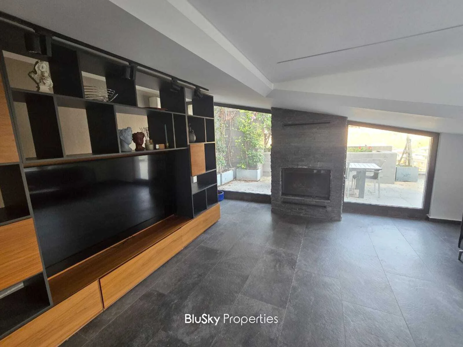 Duplex 350m² Terrace for Rent in Louaizeh — photo 2