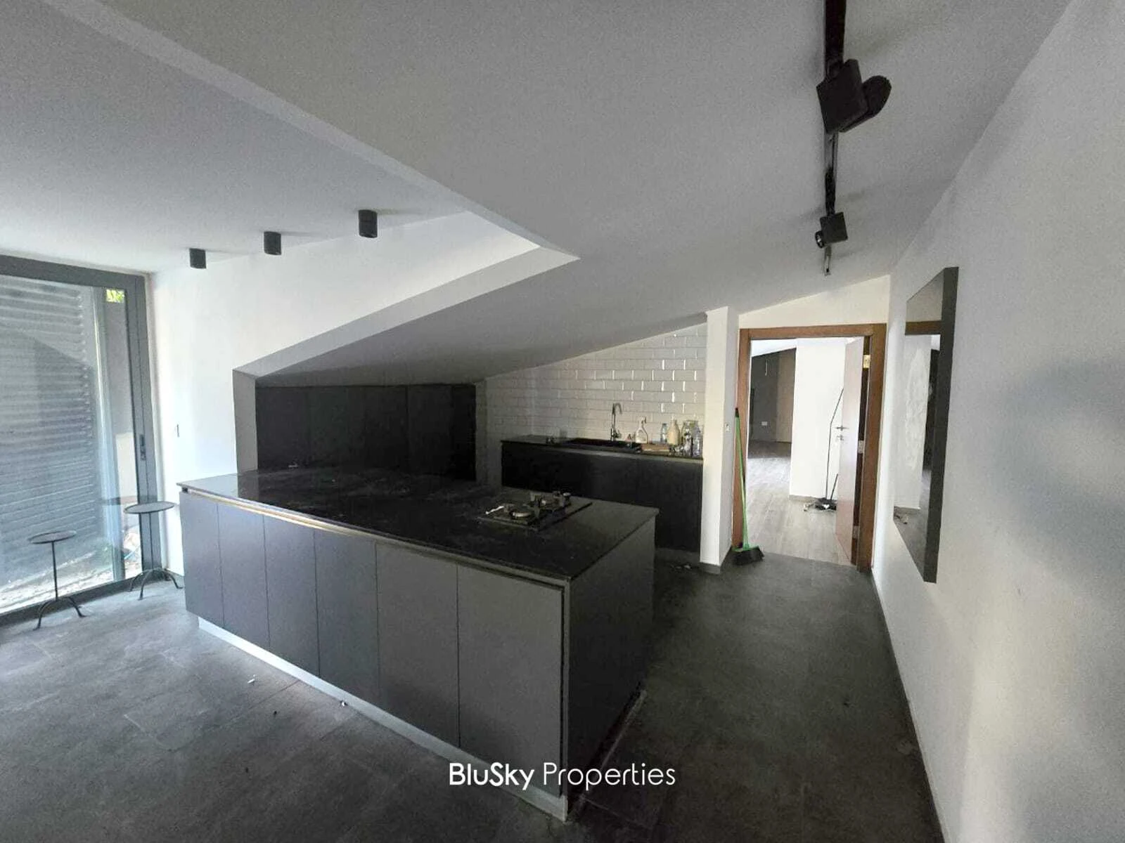 Duplex 350m² Terrace for Rent in Louaizeh — photo 5