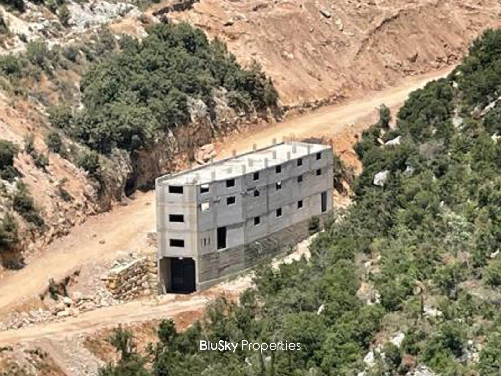 Land 1,100m² + Built Area for Sale in Maaysra — photo 2