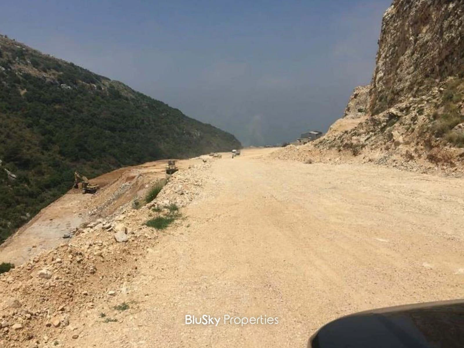 Land 1,100m² + Built Area for Sale in Maaysra — photo 3
