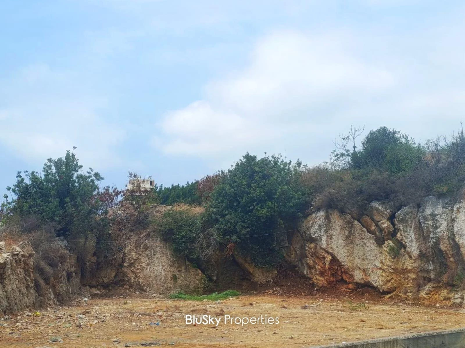 Land 750m² for Rent in Maameltein