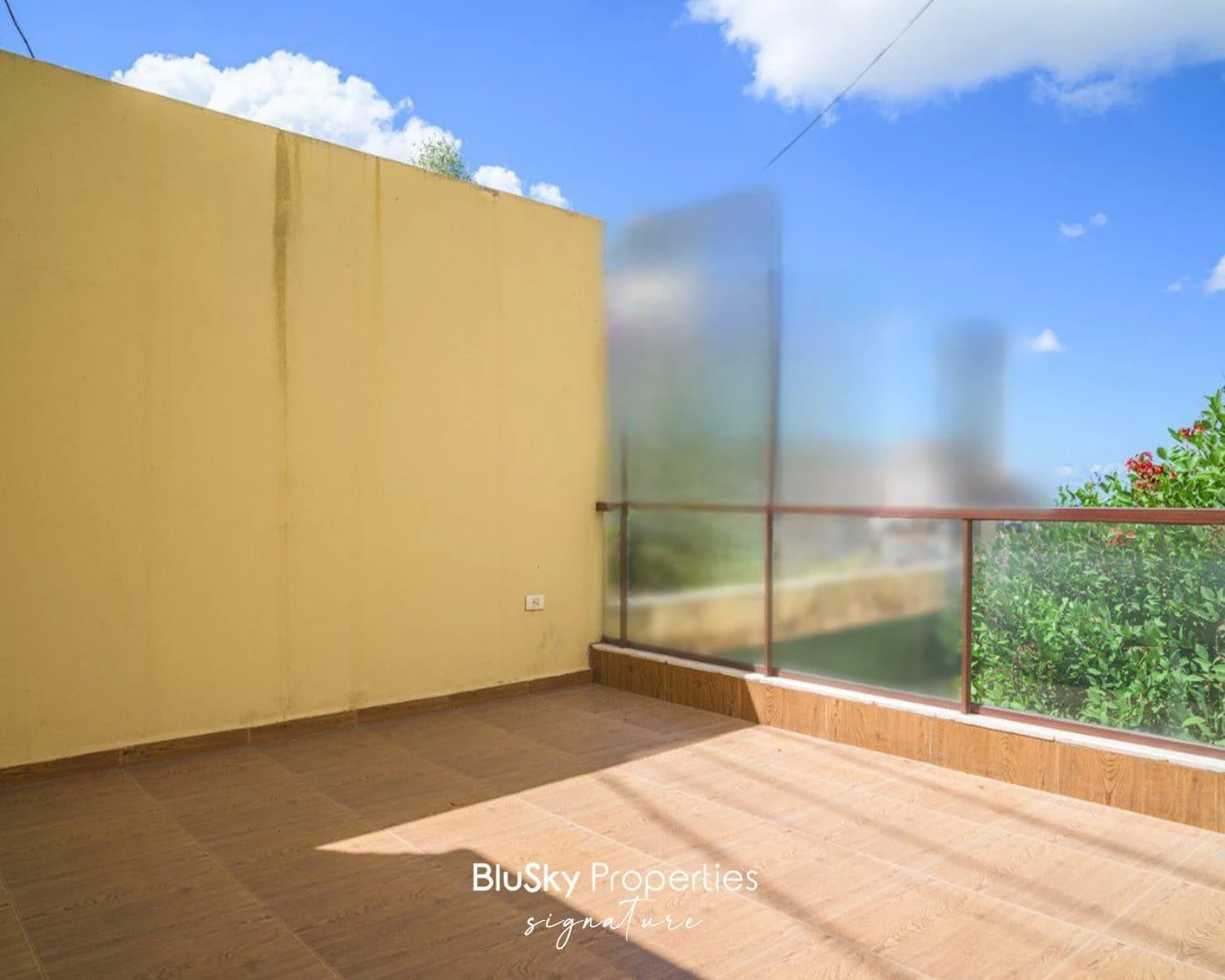 Apartment 220m² Terrace for Sale in Mansourieh — photo 2