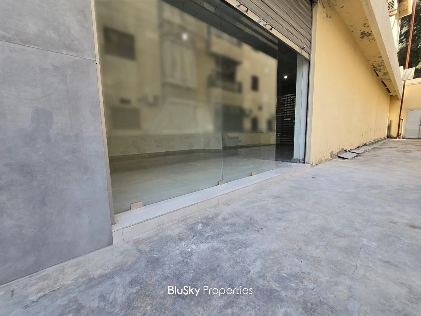 Shop 100m² Terrace for Rent in Mansourieh — photo 2