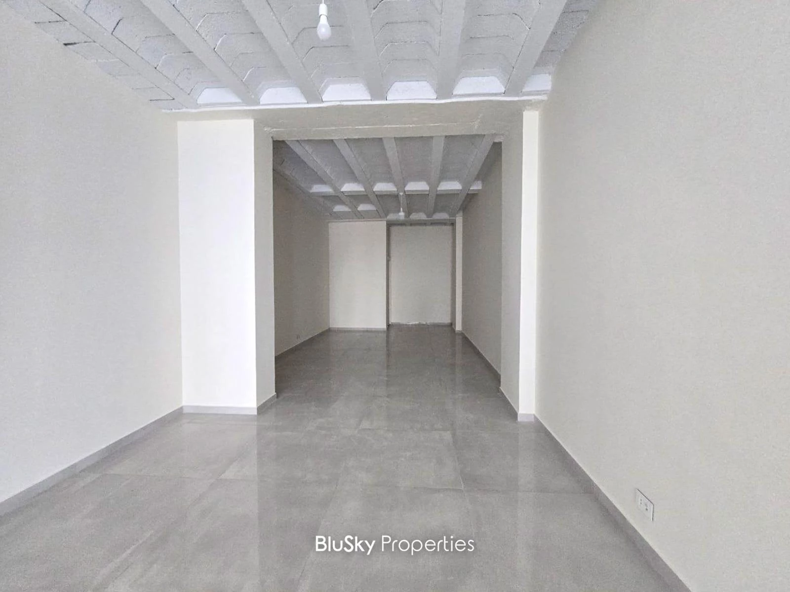 Shop 100m² Terrace for Rent in Mansourieh — photo 3