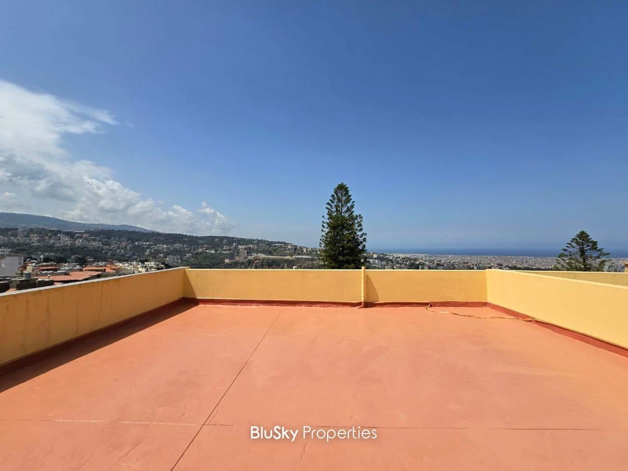 Apartment 100m² Terrace for Rent in Mansourieh — photo 2