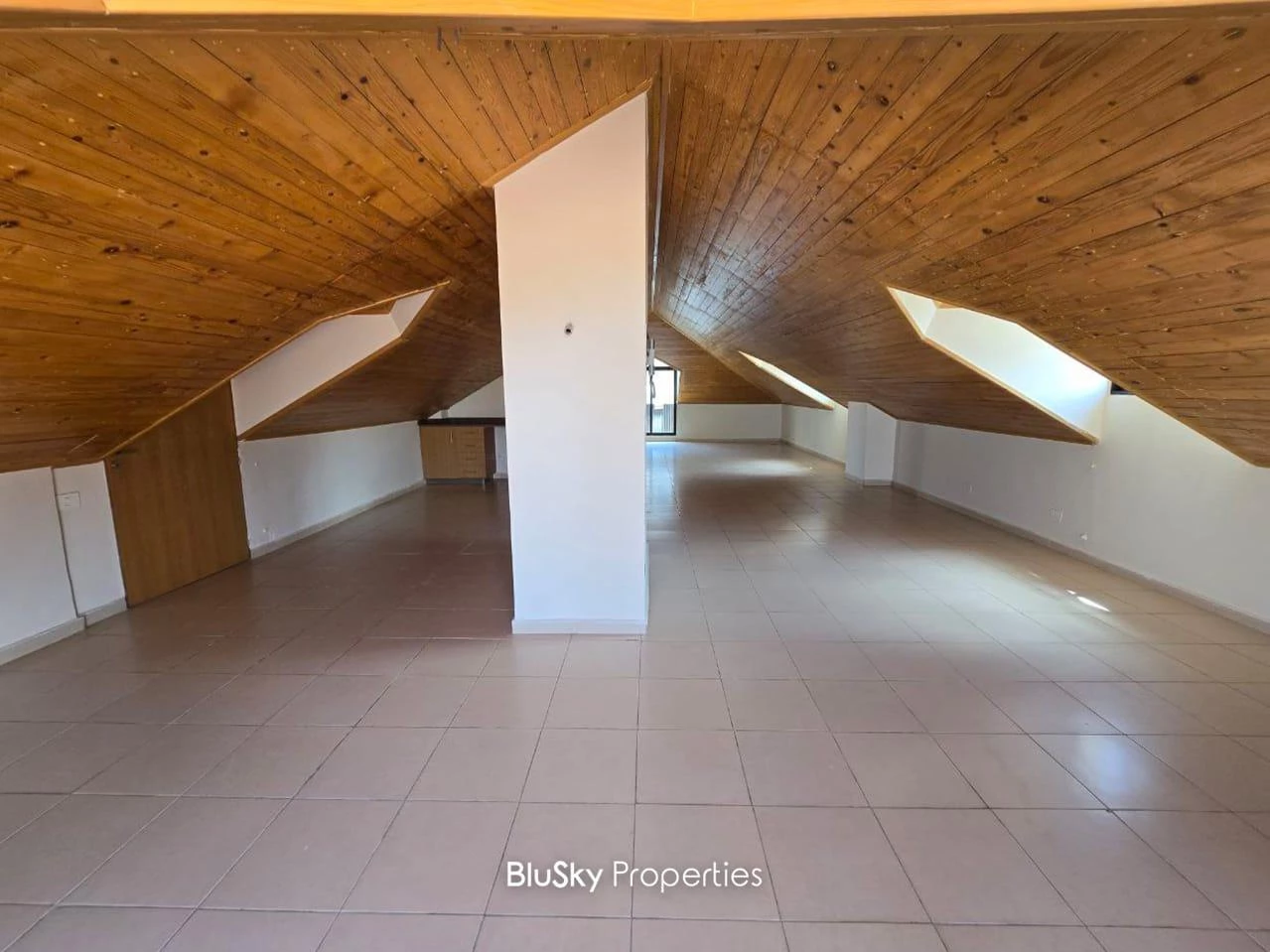 Apartment 100m² Terrace for Rent in Mansourieh — photo 4