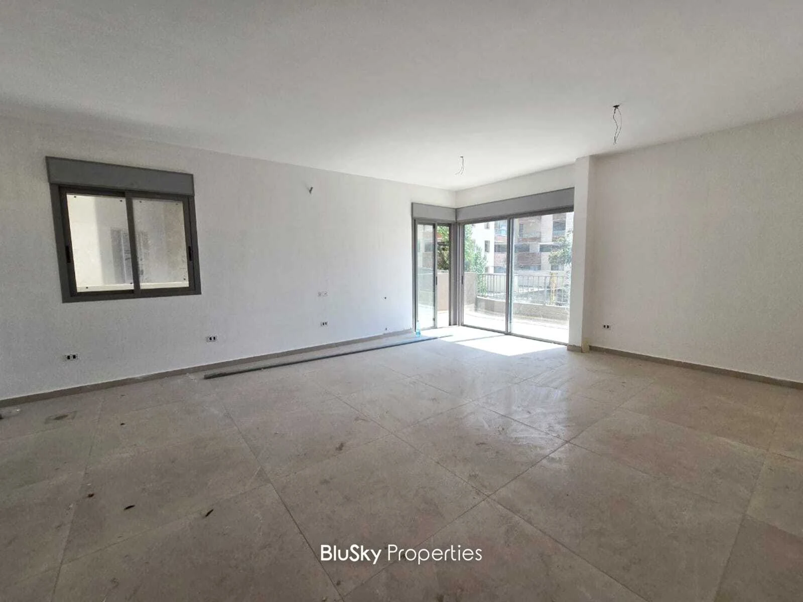 Apartment 100m² Terrace for Sale in Mansourieh — photo 1