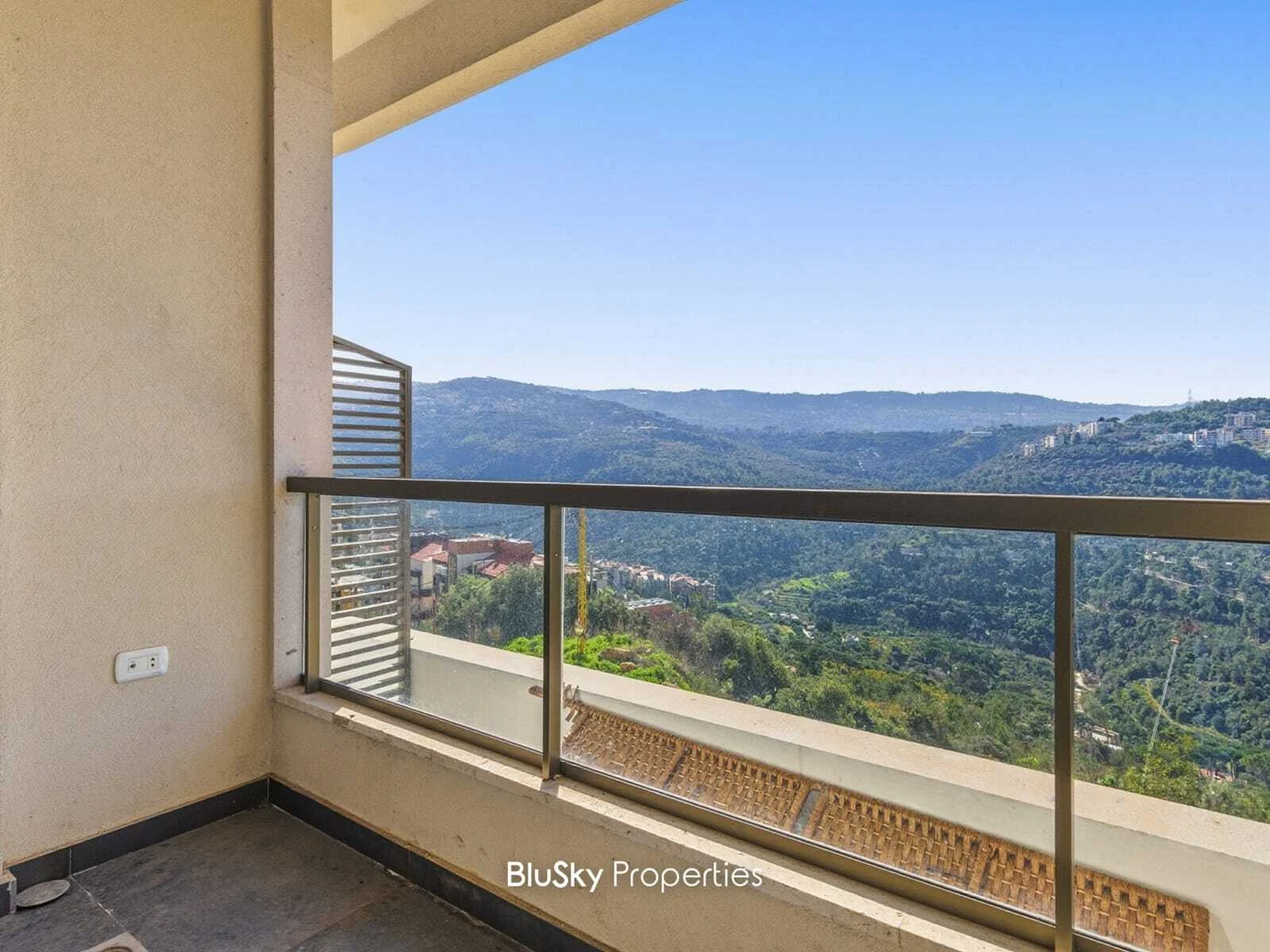 Apartment 110m² with Terrace for Sale in Mansourieh — الصورة 2