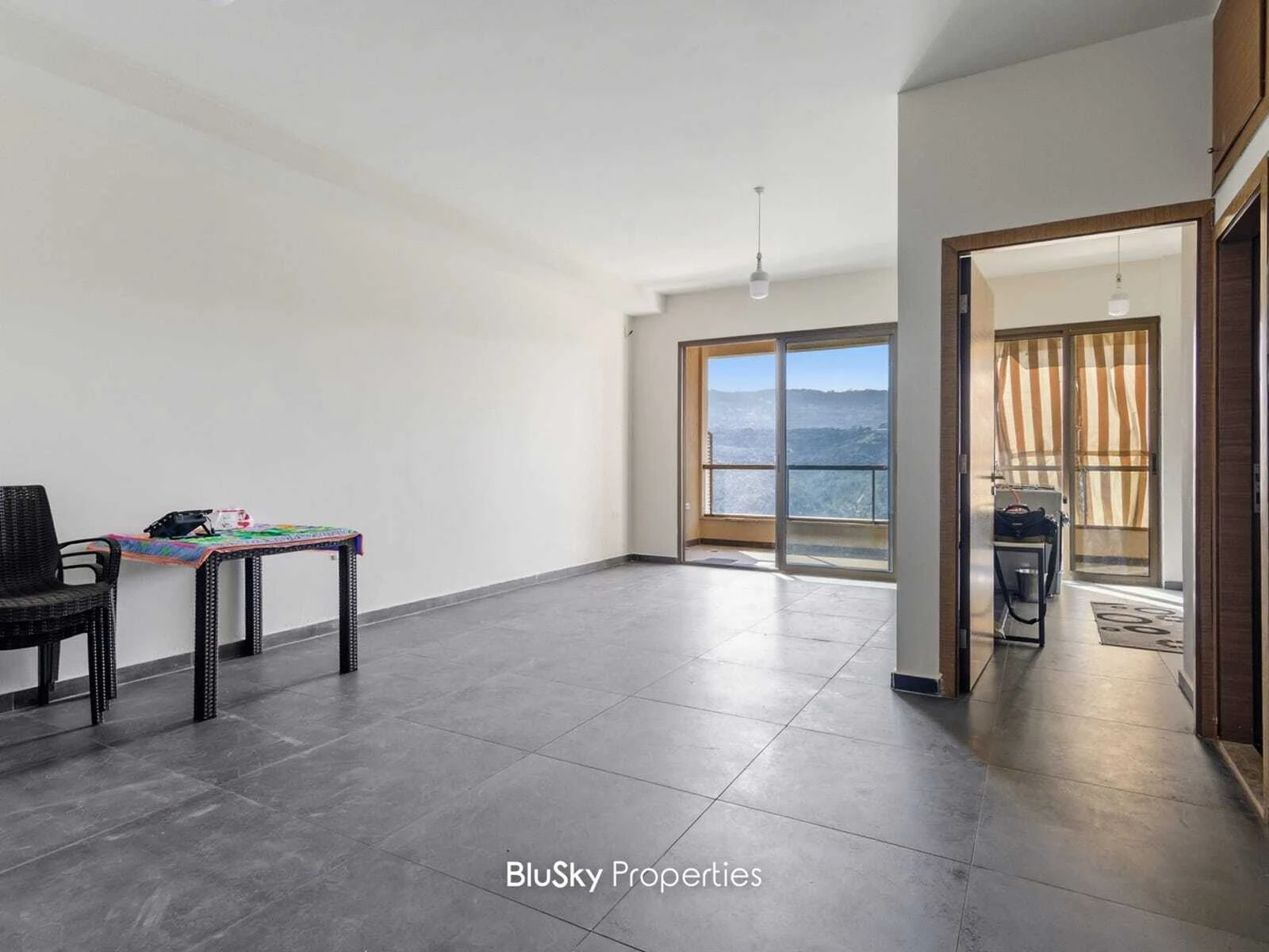 Apartment 110m² with Terrace for Sale in Mansourieh — الصورة 5