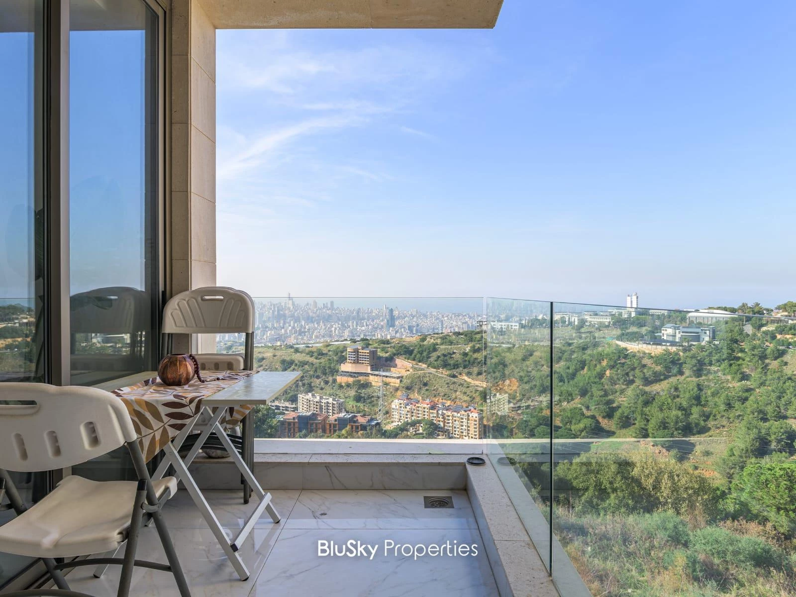 Apartment 130m² Balcony for Rent in Mansourieh — photo 2