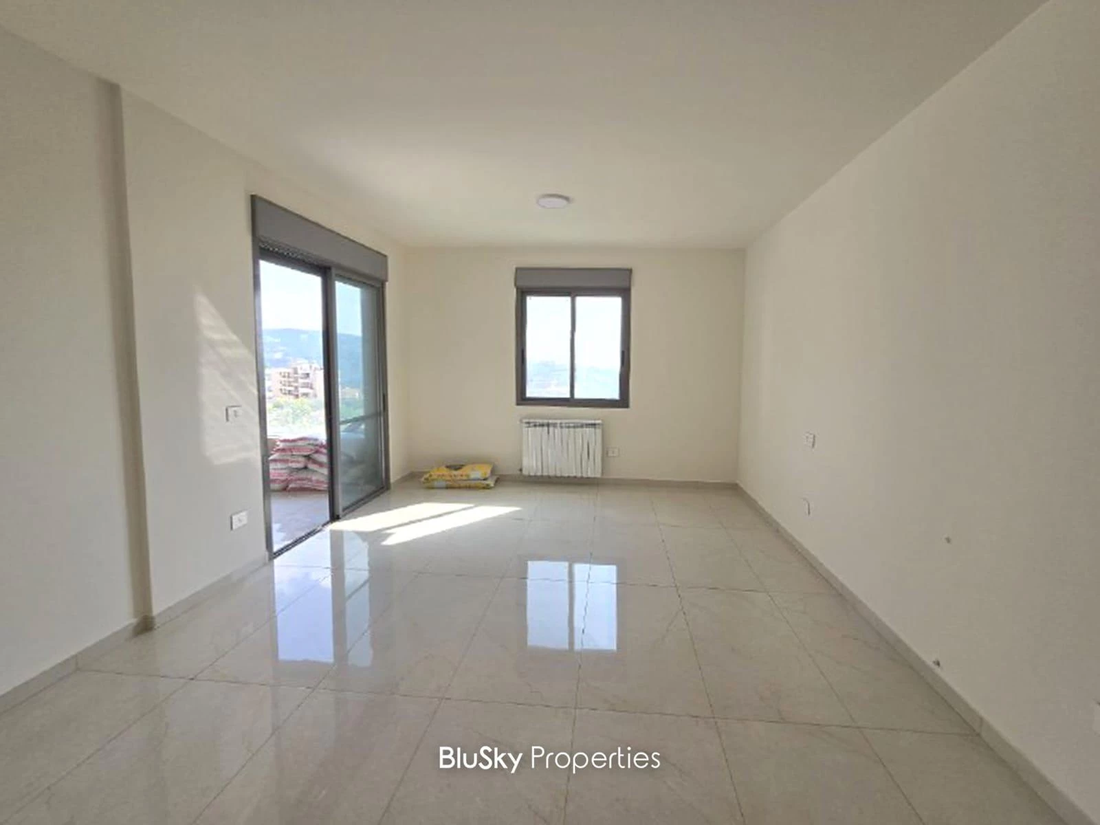 Apartment 140m² Balcony for Rent in Mansourieh