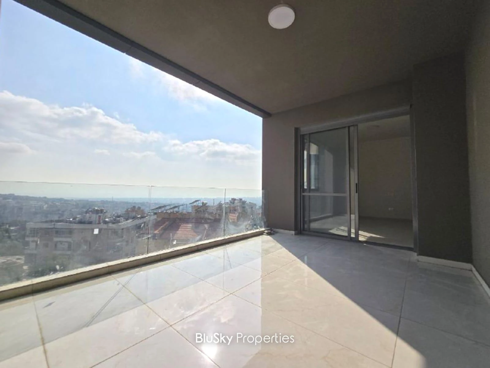 Apartment 140m² Balcony for Rent in Mansourieh — photo 2
