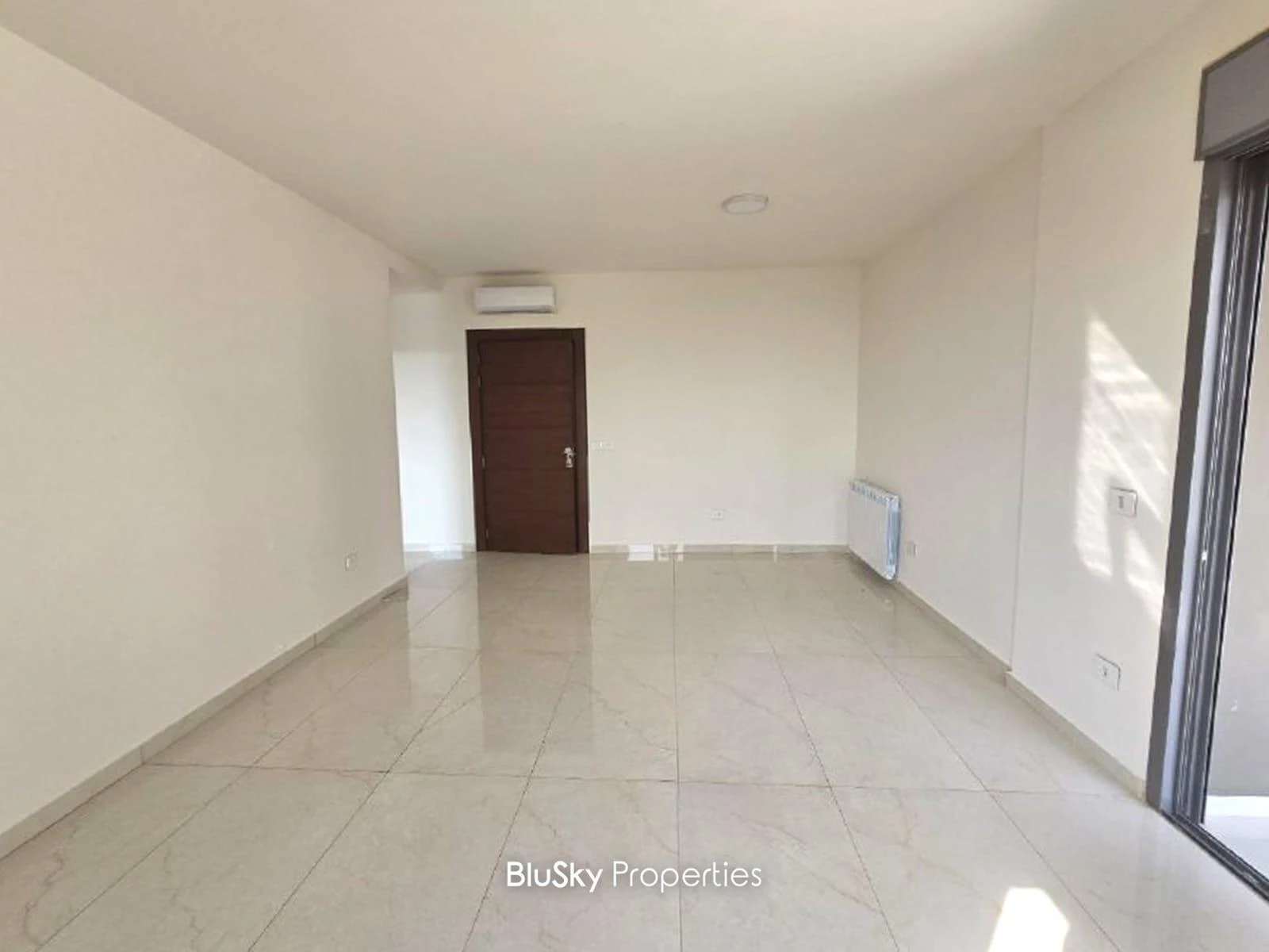 Apartment 140m² Balcony for Rent in Mansourieh — photo 3