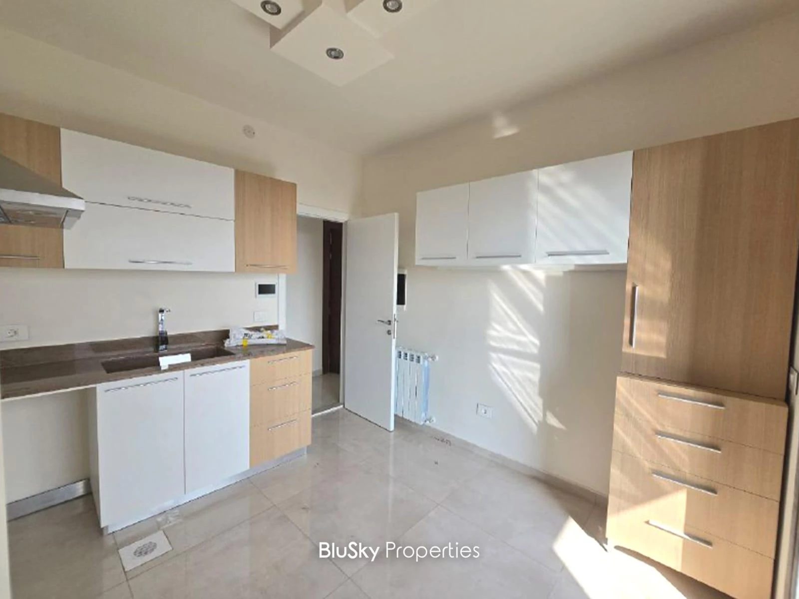 Apartment 140m² Balcony for Rent in Mansourieh — photo 4
