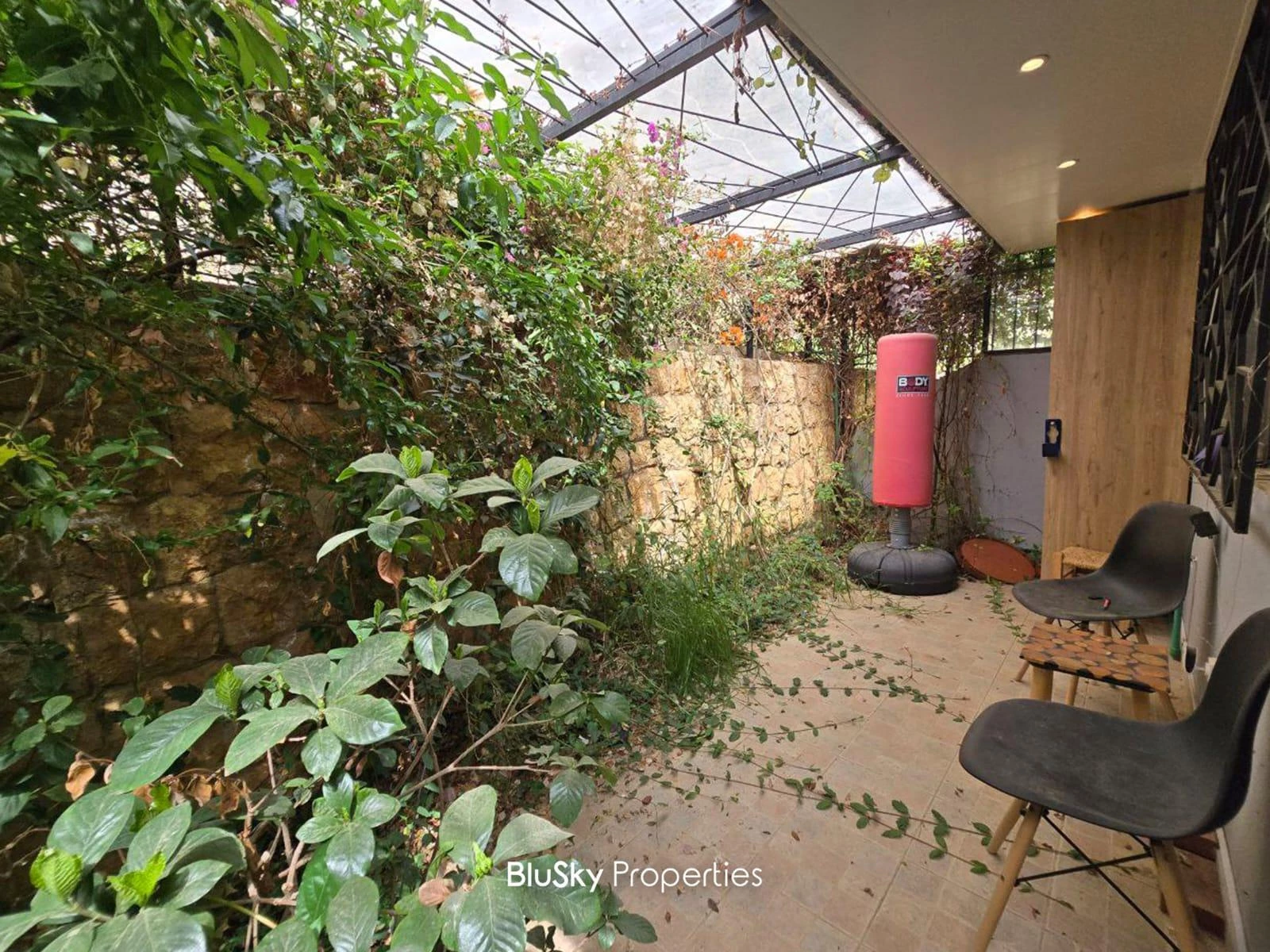 Apartment 150m² Terrace for Rent in Mansourieh — photo 2